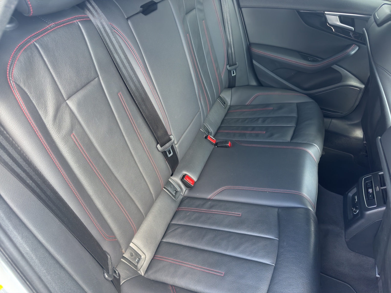 AUDI A4 Avant 2.0 TDI Sport quattro S-tronic-image-11