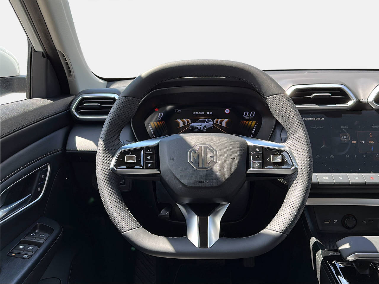 MG ZS 1.5 Hybrid+ Luxury-image-11