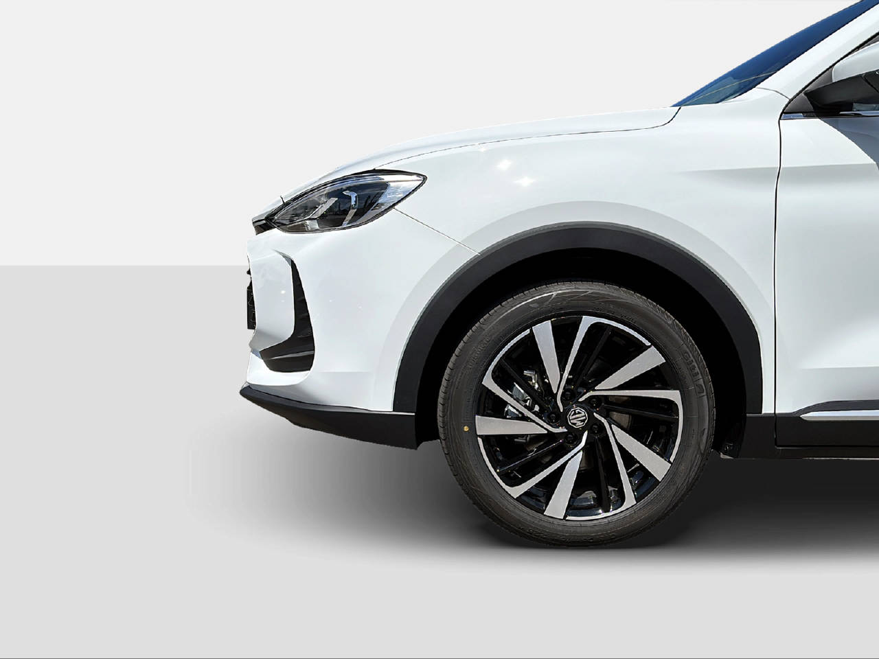 MG ZS 1.5 Hybrid+ Luxury-image-13