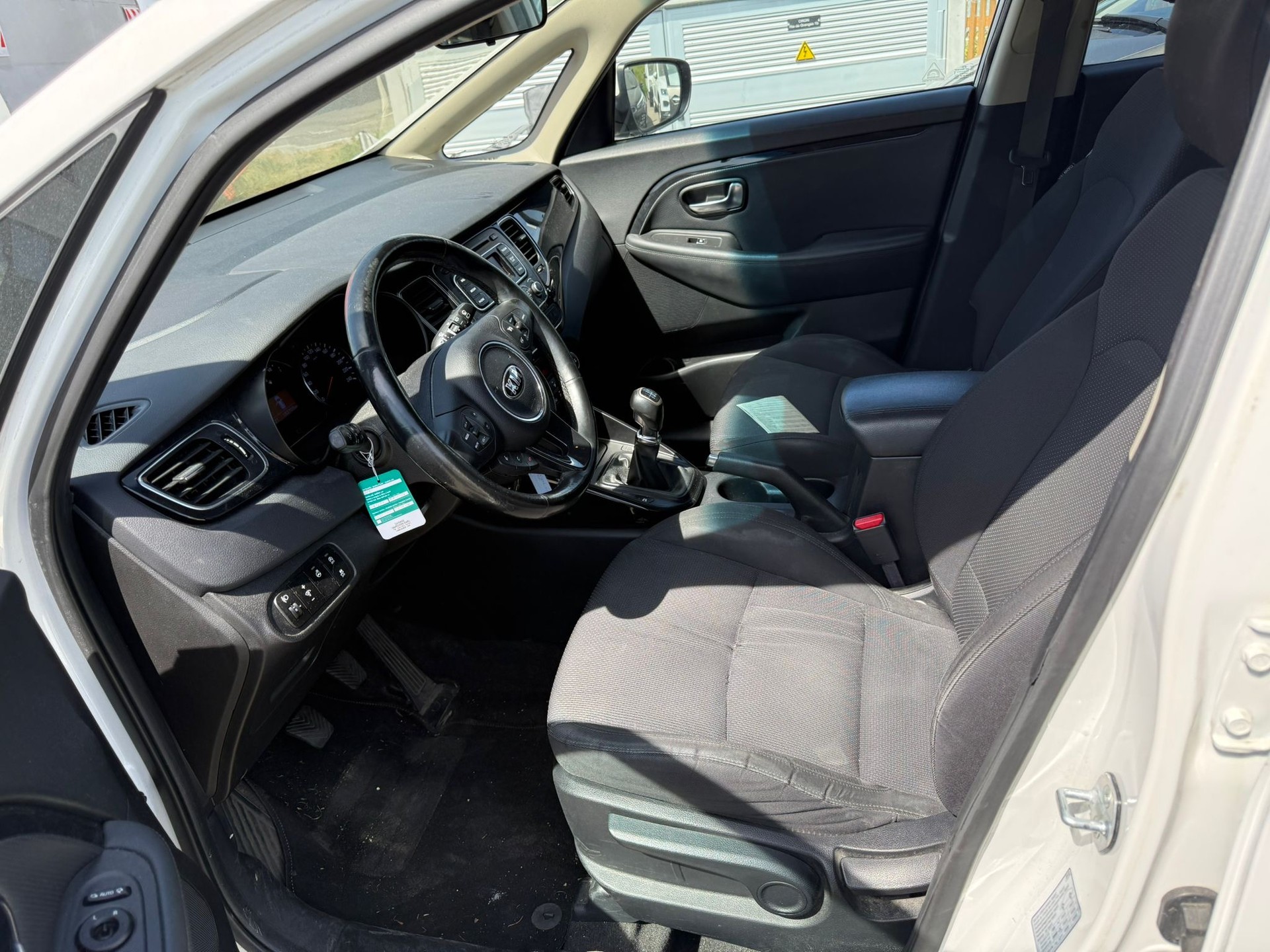 KIA Carens 1.7 CRDi Style-image-8