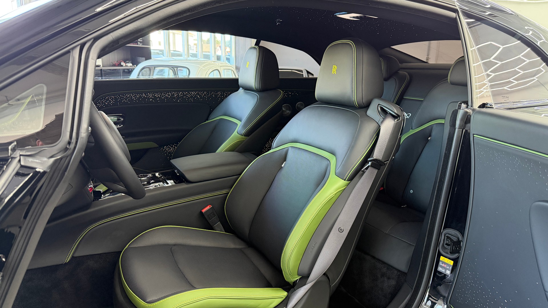 ROLLS-ROYCE Spectre Black Badge-image-9