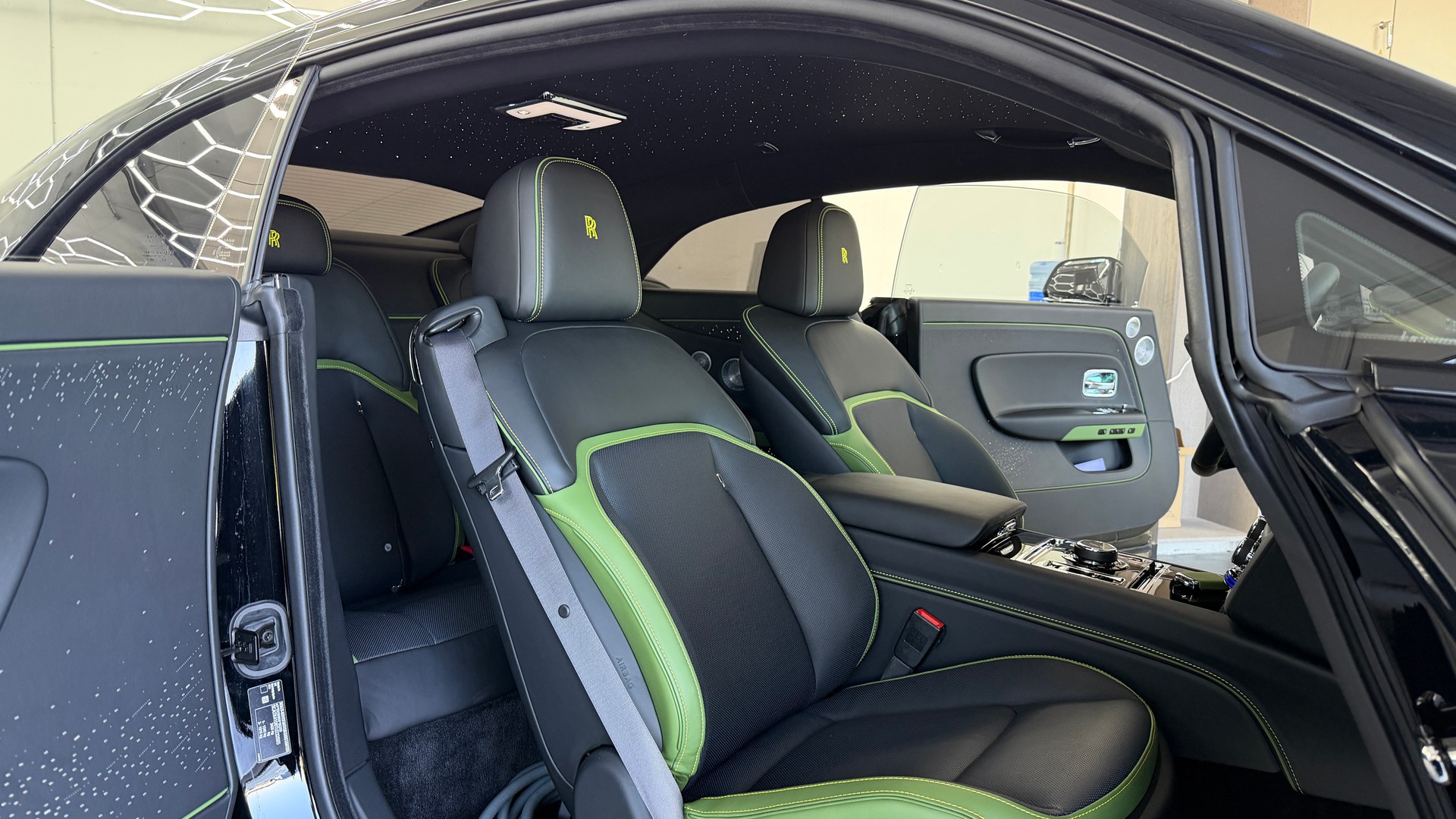 ROLLS-ROYCE Spectre Black Badge-image-17
