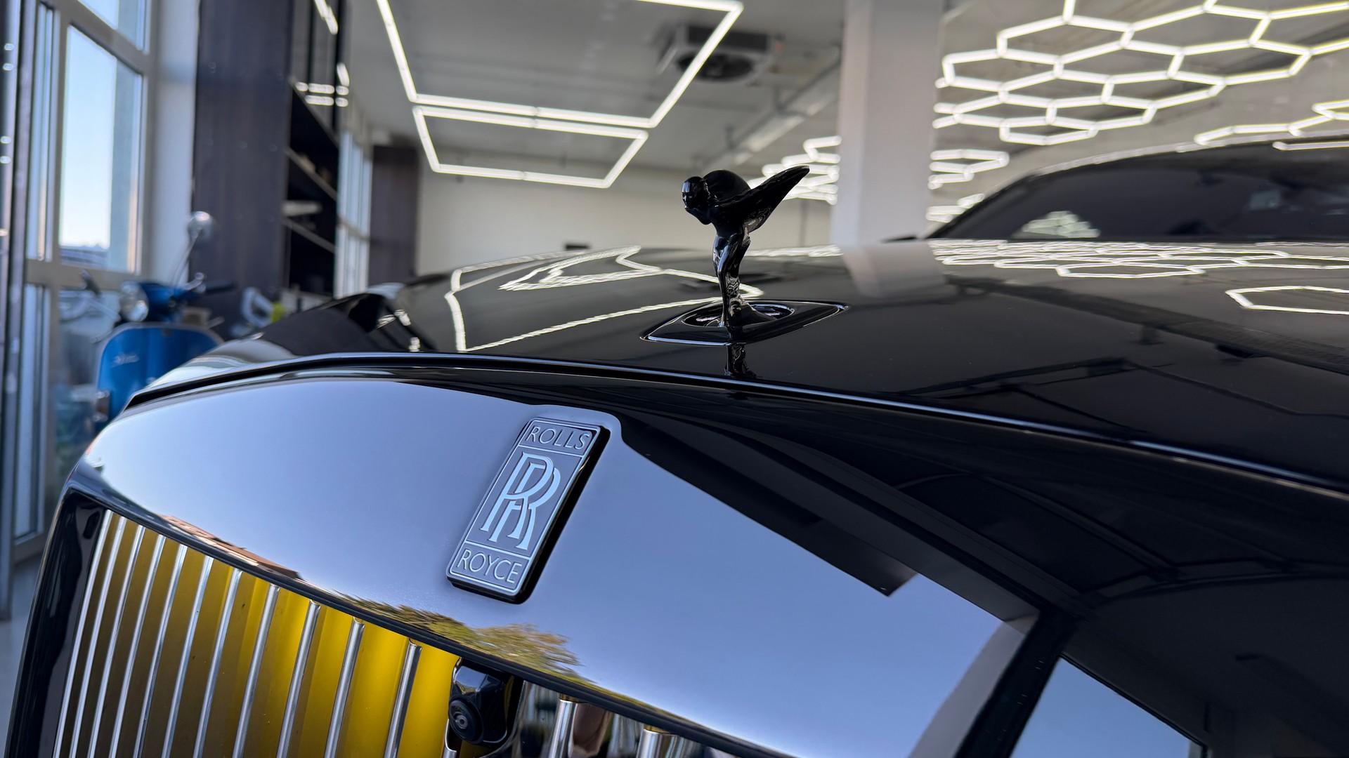 ROLLS-ROYCE Spectre Black Badge-image-18