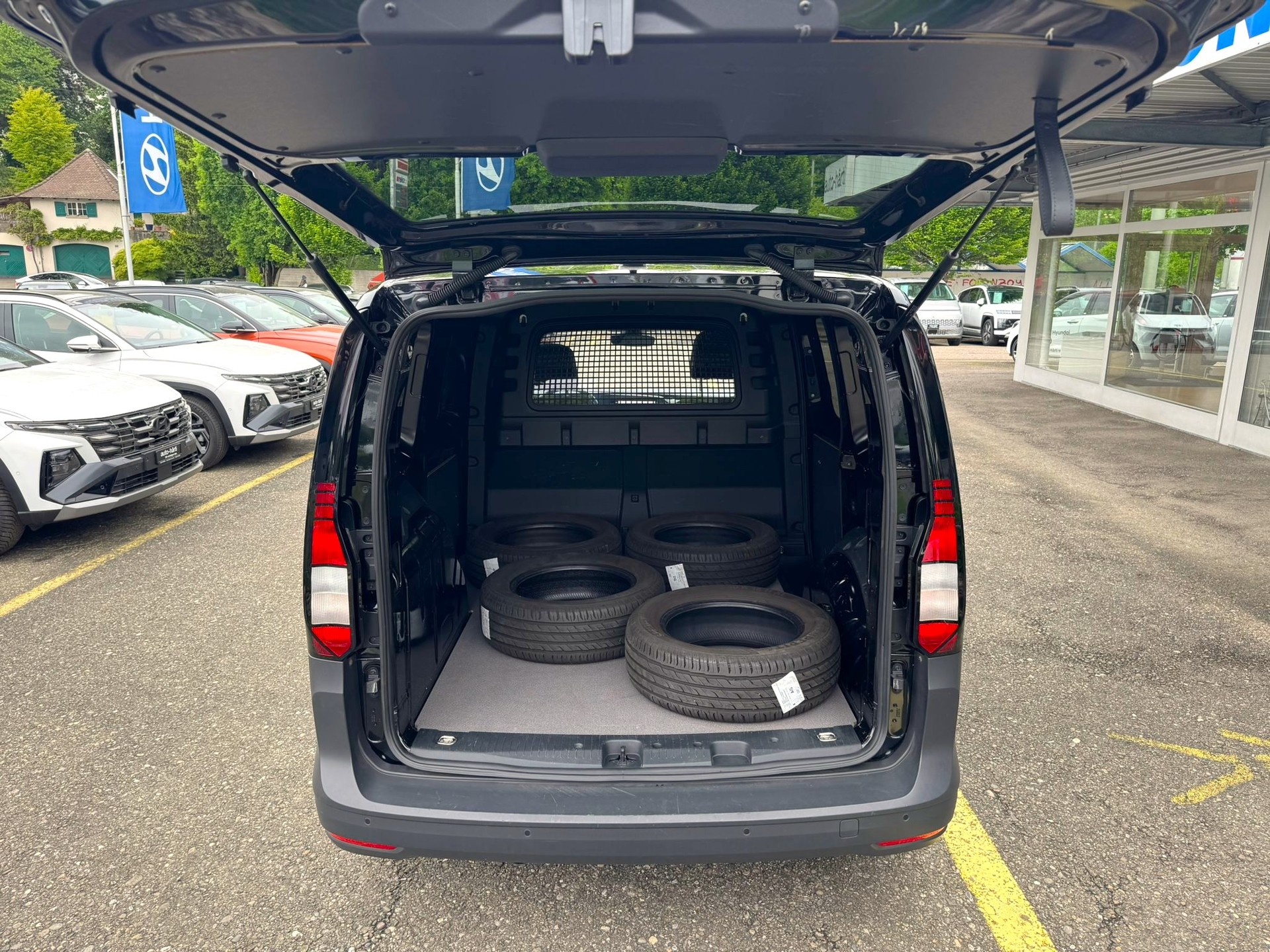 VW Caddy Cargo 2.0TDI DSG-image-14