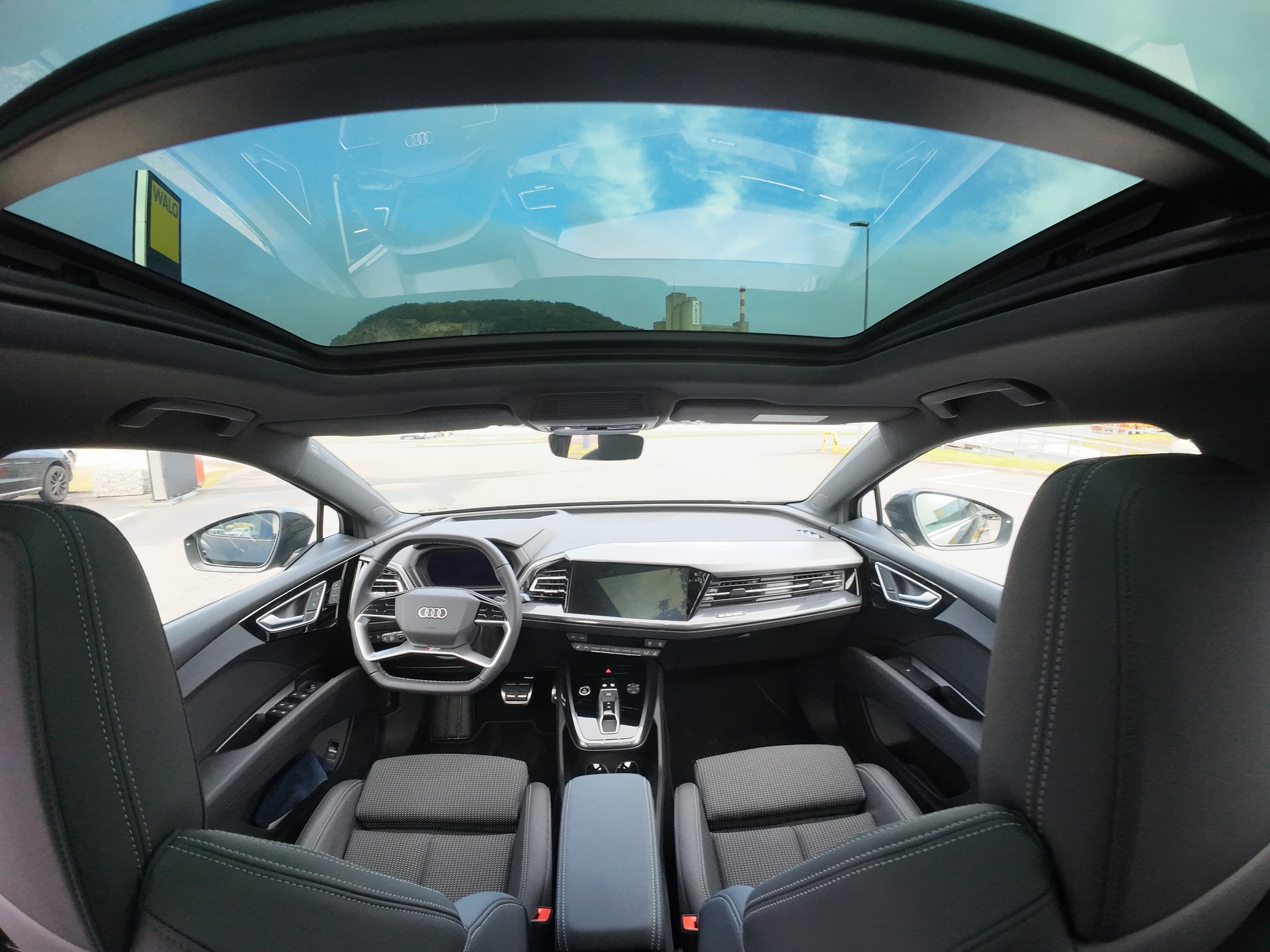 AUDI Q4 e-tron 45 Attraction quattro-image-10