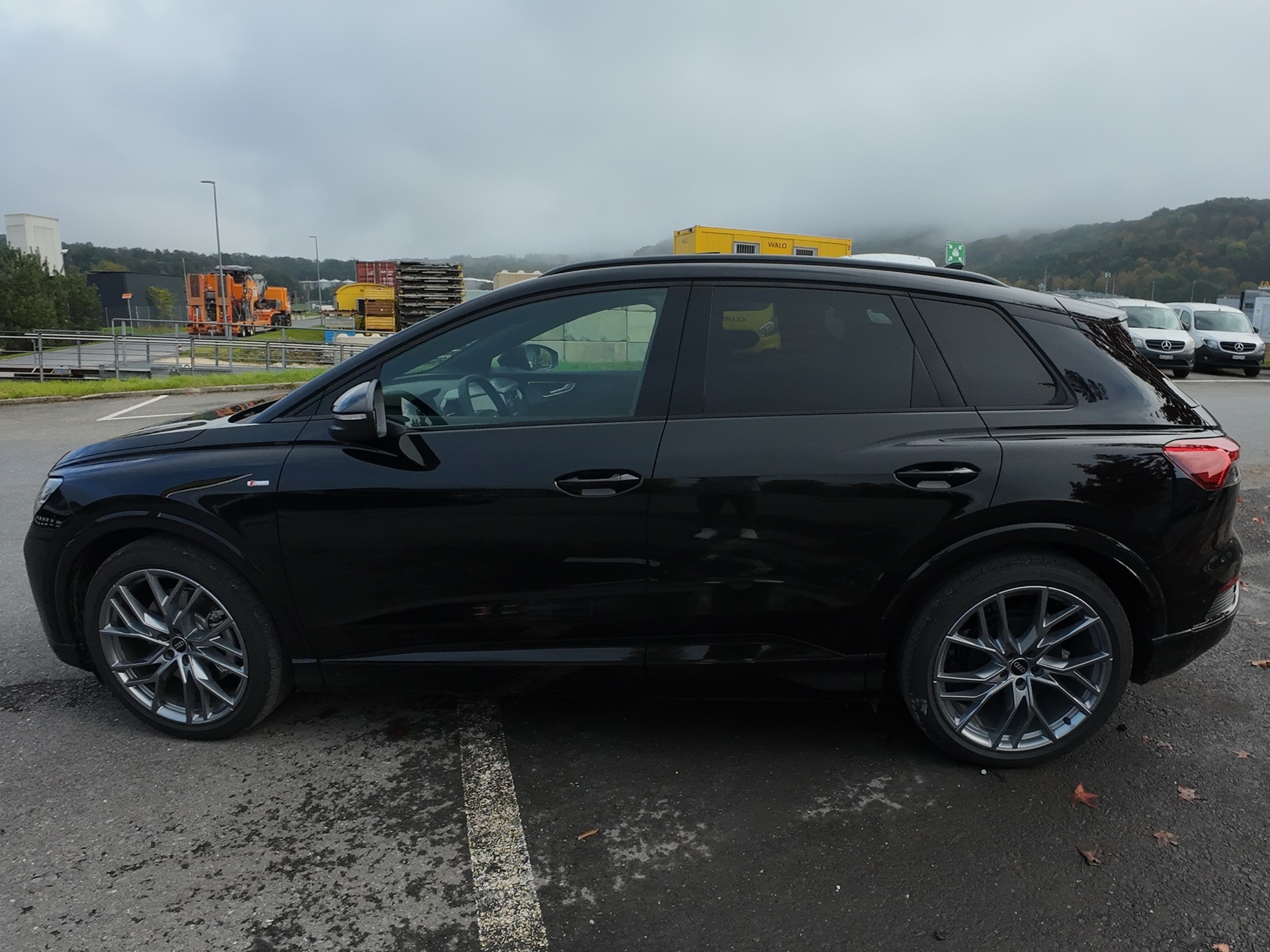 AUDI Q4 e-tron 45 Attraction quattro-image-4