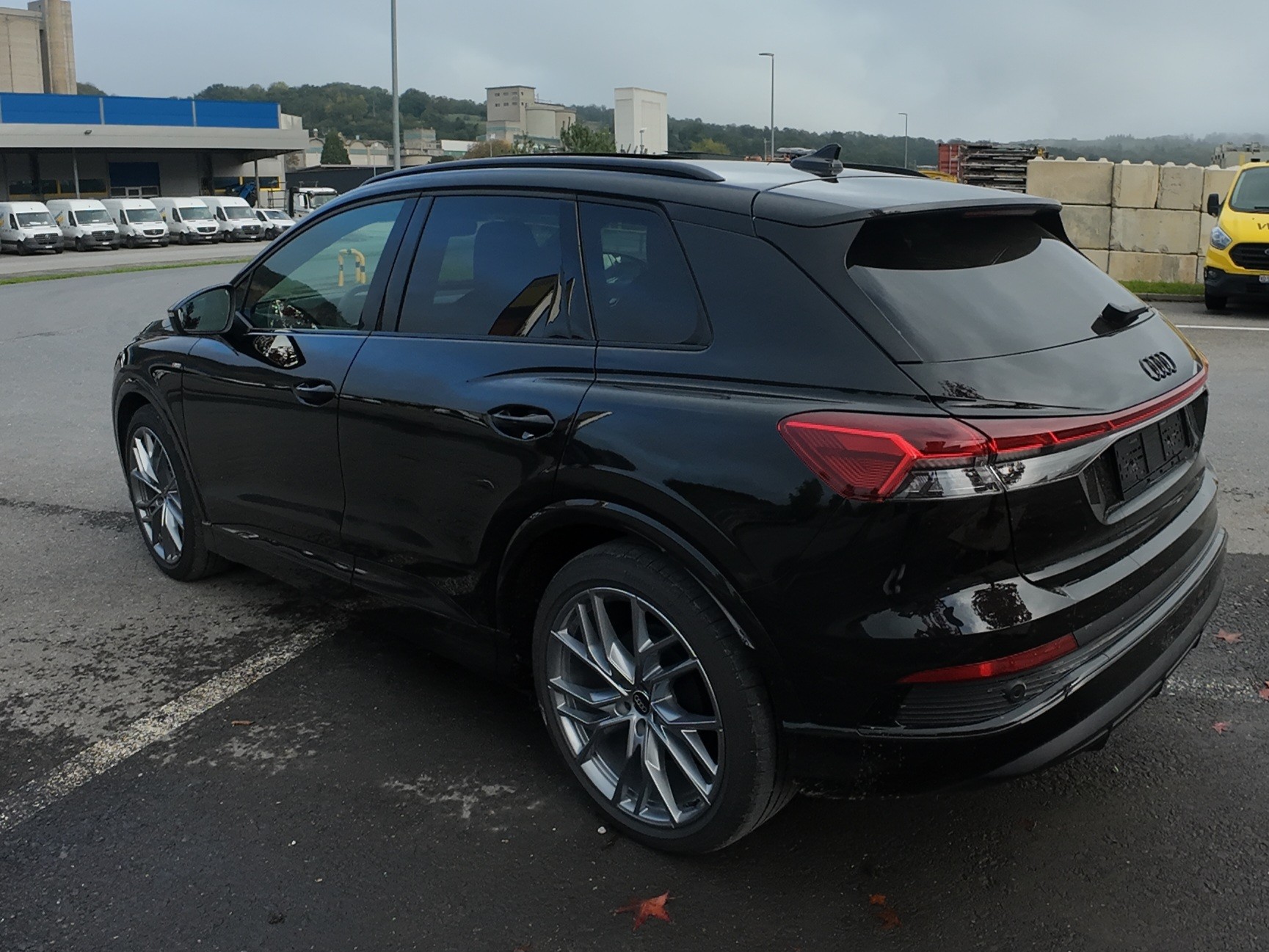 AUDI Q4 e-tron 45 Attraction quattro-image-7