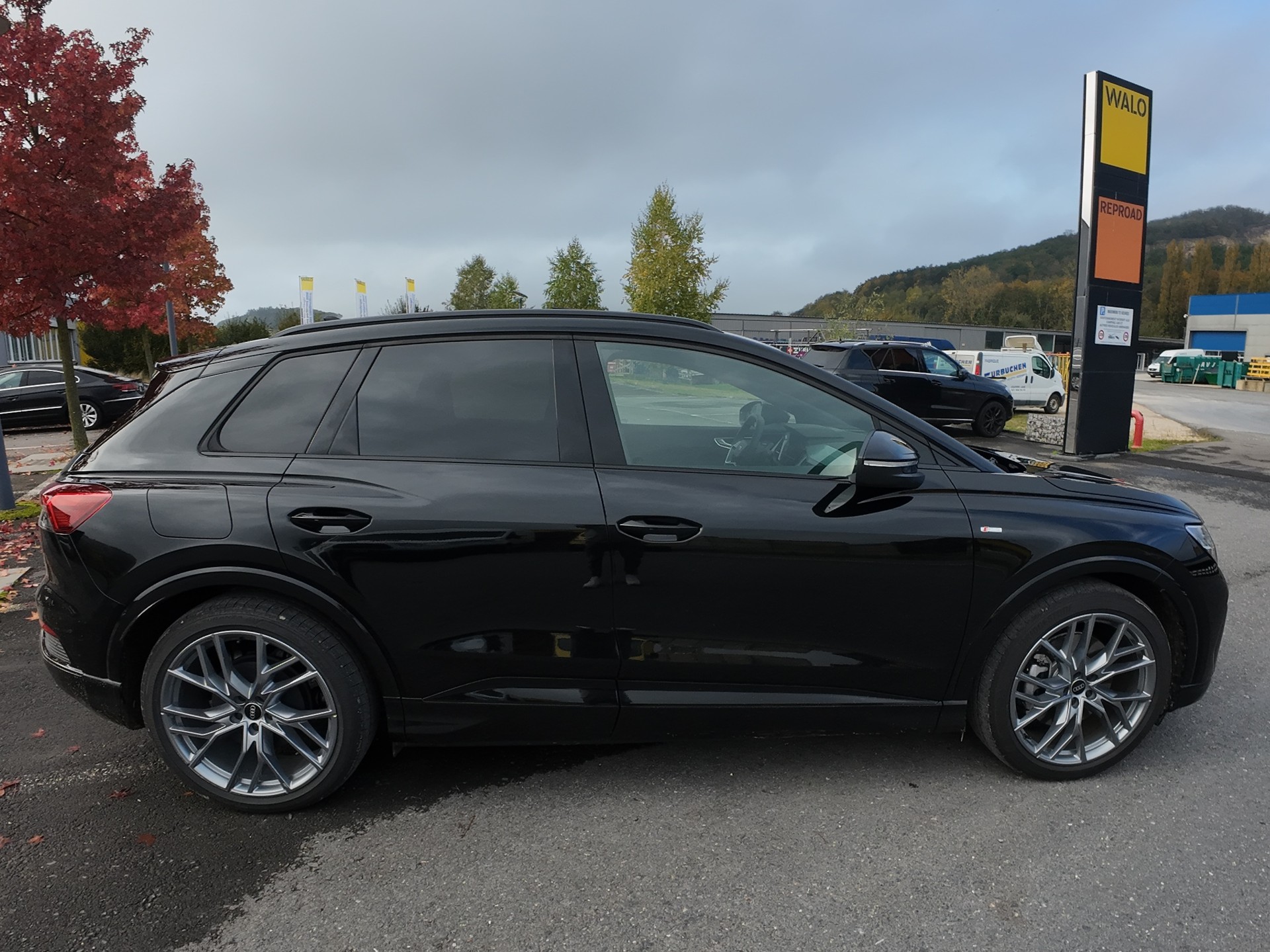AUDI Q4 e-tron 45 Attraction quattro-showroom-element-3