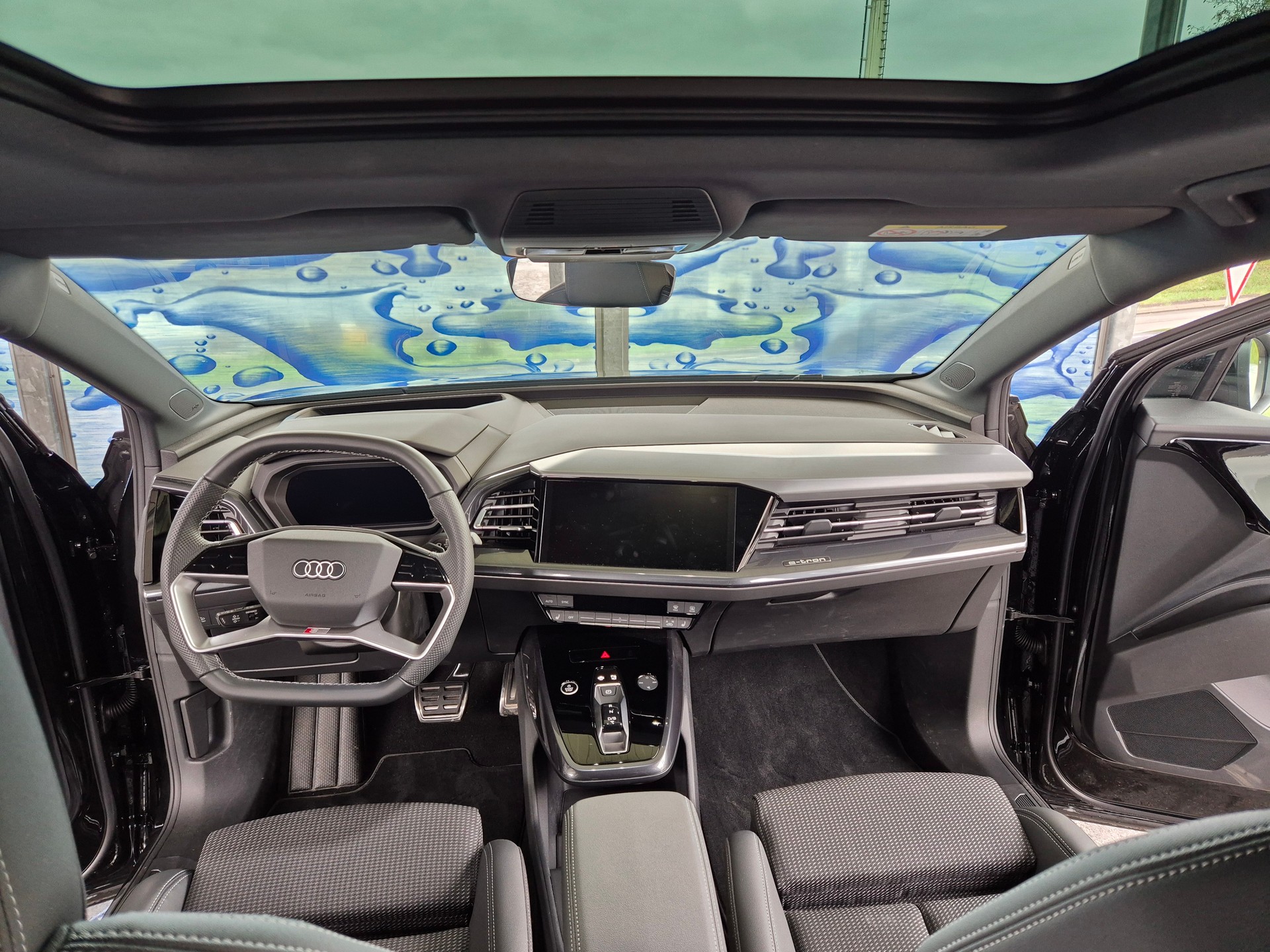 AUDI Q4 e-tron 45 Attraction quattro-image-11