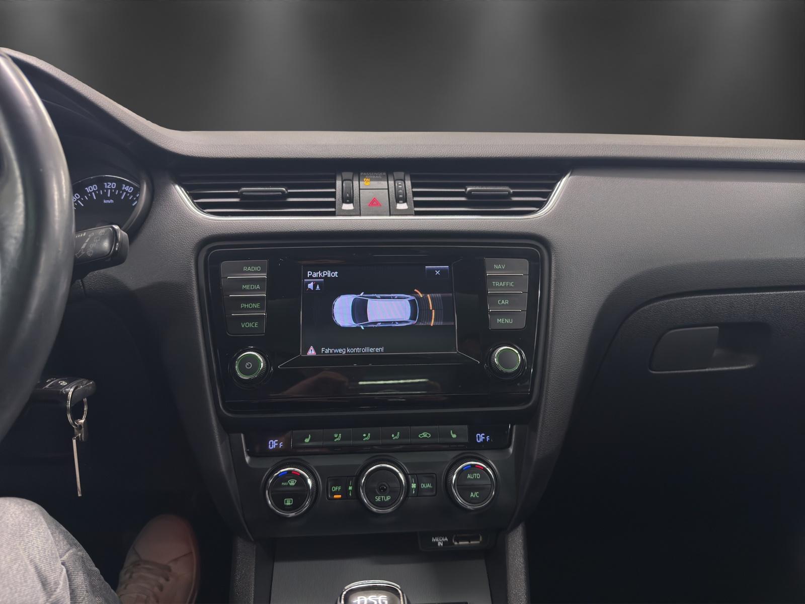 SKODA Octavia Combi 1.8 TSI Swiss Edition DSG-image-11