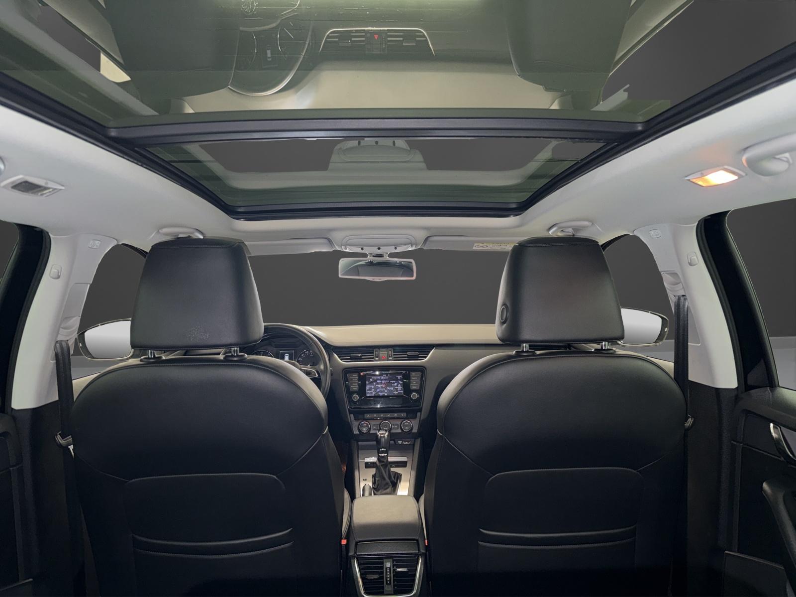 SKODA Octavia Combi 1.8 TSI Swiss Edition DSG-image-13