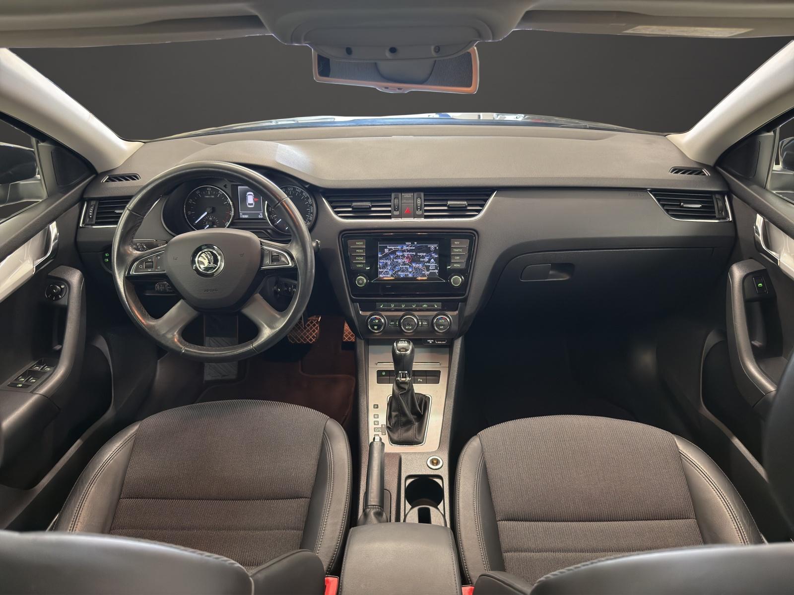 SKODA Octavia Combi 1.8 TSI Swiss Edition DSG-image-8