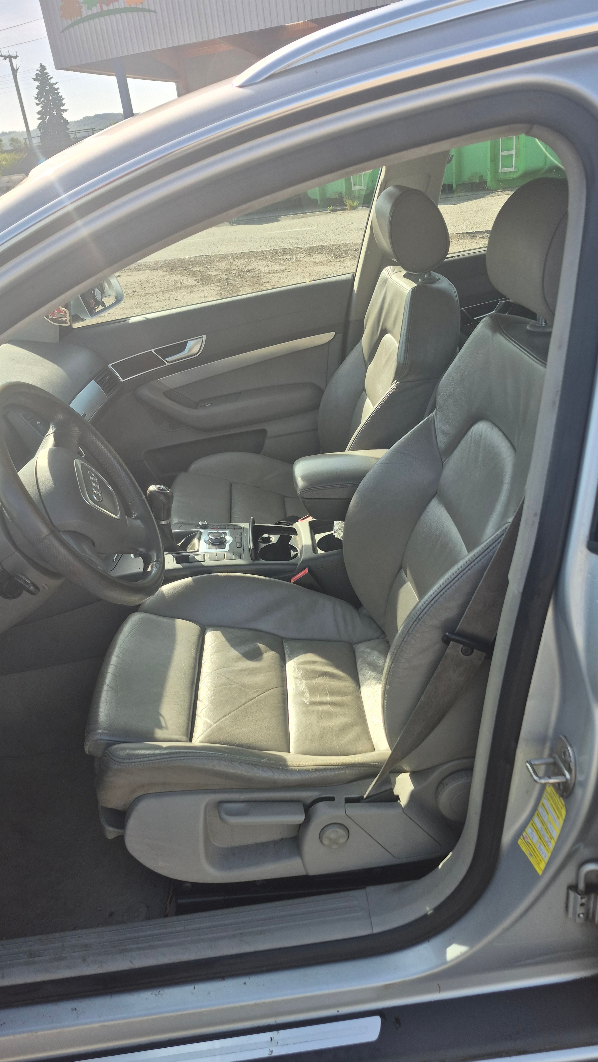 AUDI A6 Avant 3.2 V6 FSI quattro-image-8