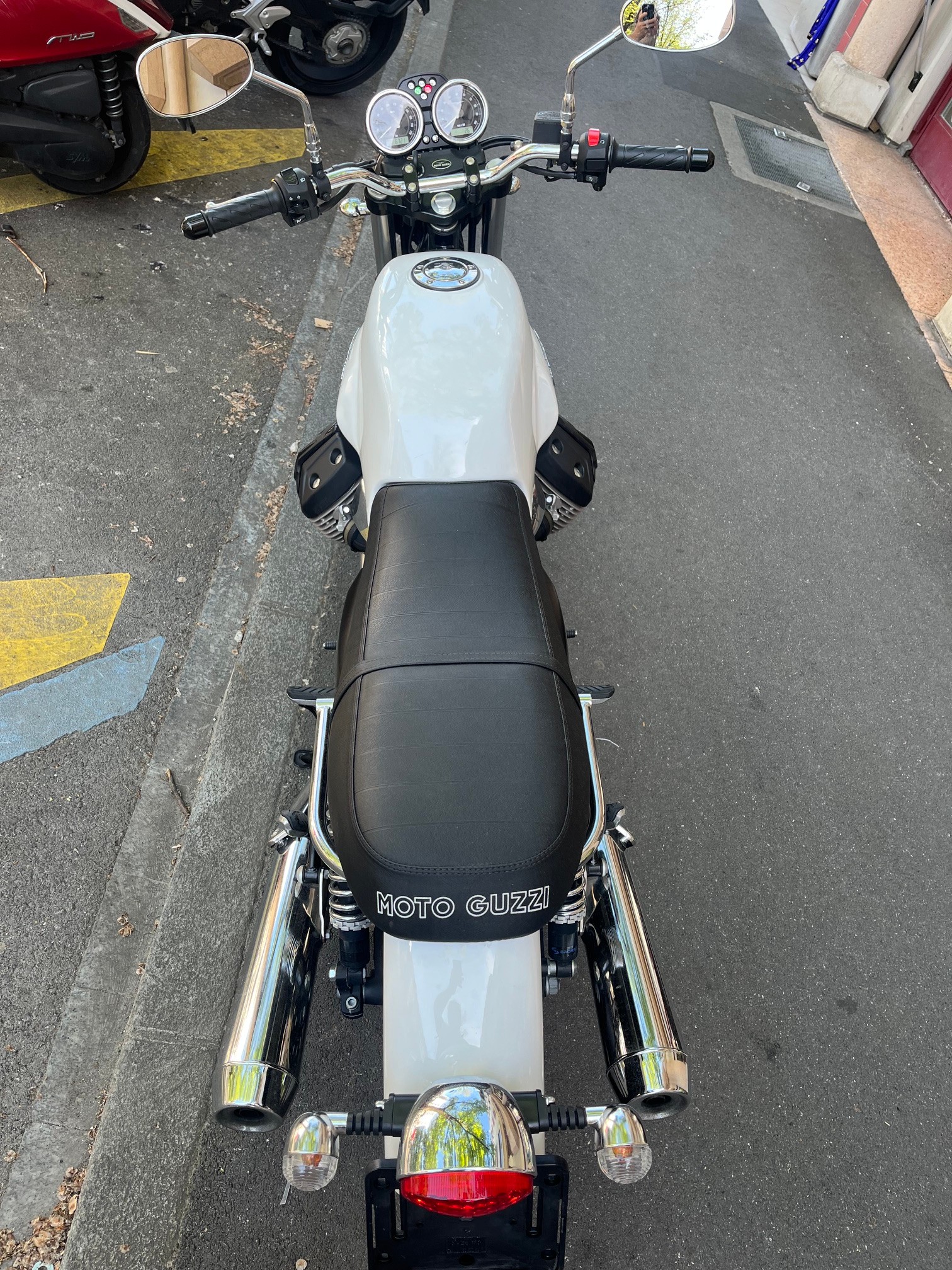 MOTO GUZZI V7-image-4