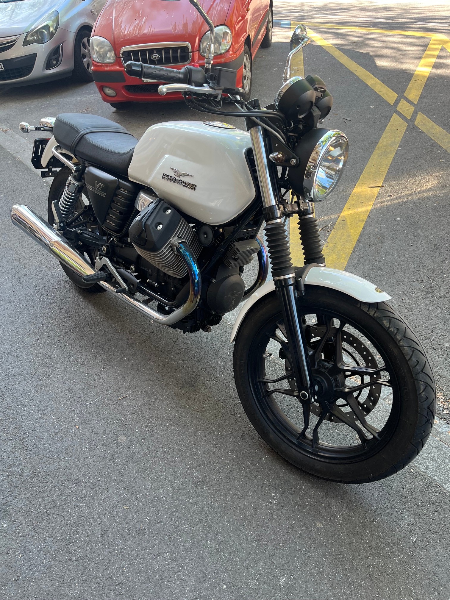 MOTO GUZZI V7-image-1