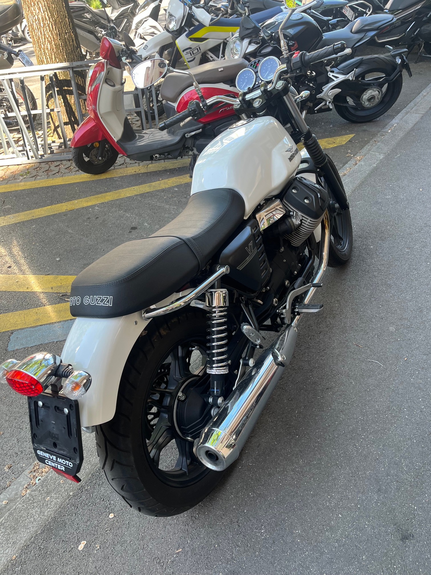 MOTO GUZZI V7-image-3