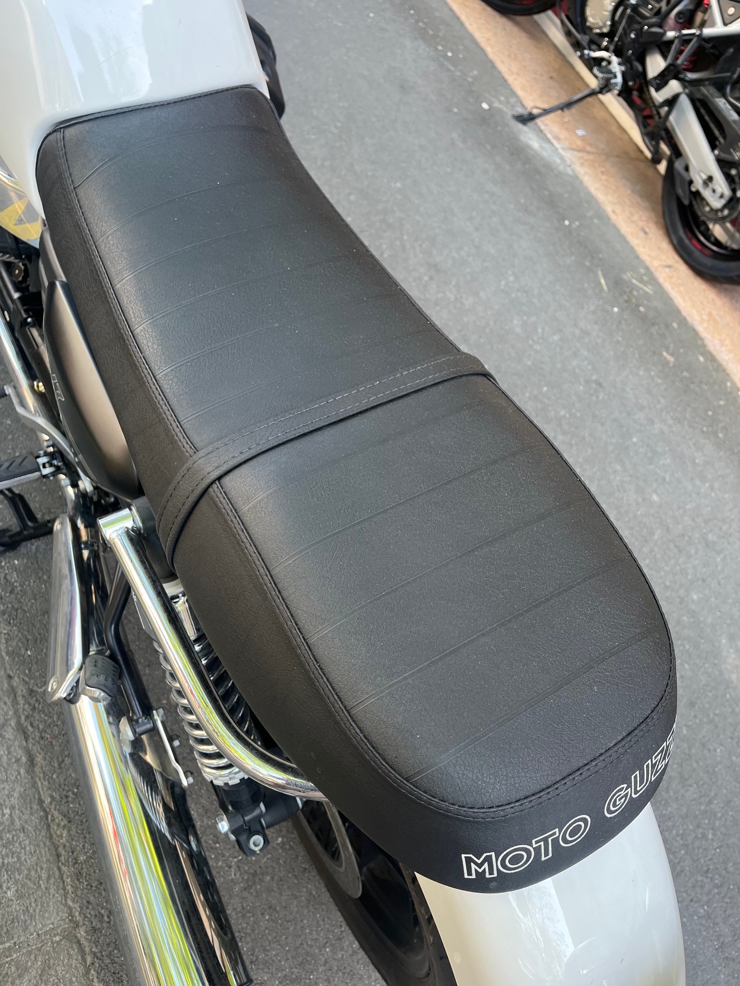 MOTO GUZZI V7-image-6