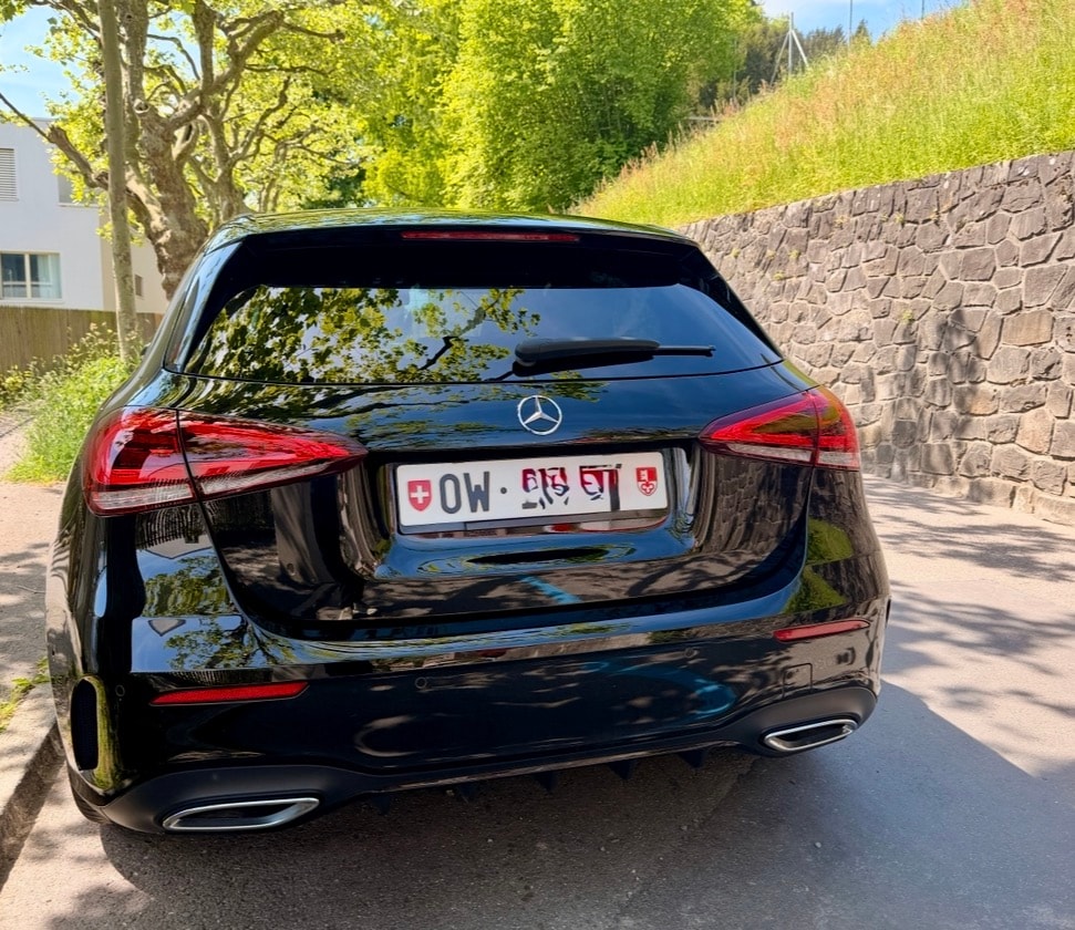 MERCEDES-BENZ A 220 AMG Line 7G-DCT-image-4