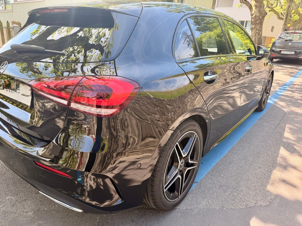 MERCEDES-BENZ A 220 AMG Line 7G-DCT-image-2