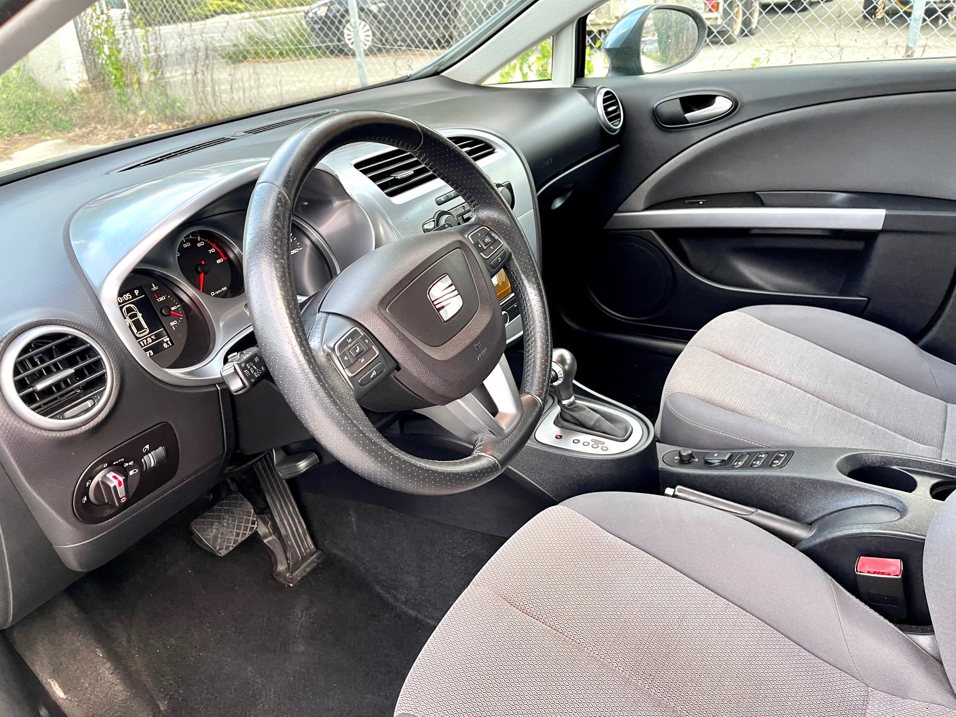 SEAT Leon 1.8 TSI FR DSG-image-25