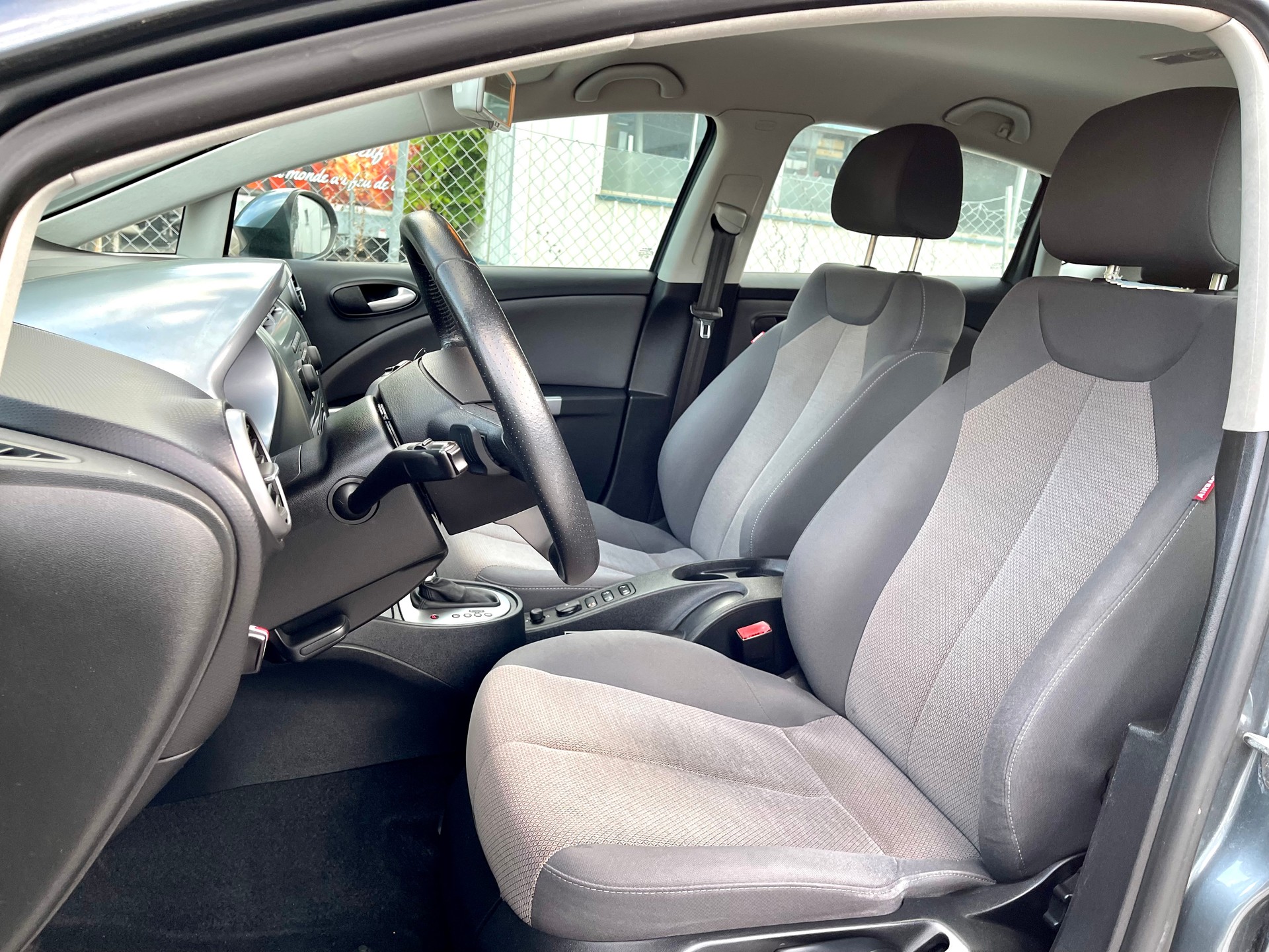 SEAT Leon 1.8 TSI FR DSG-image-18