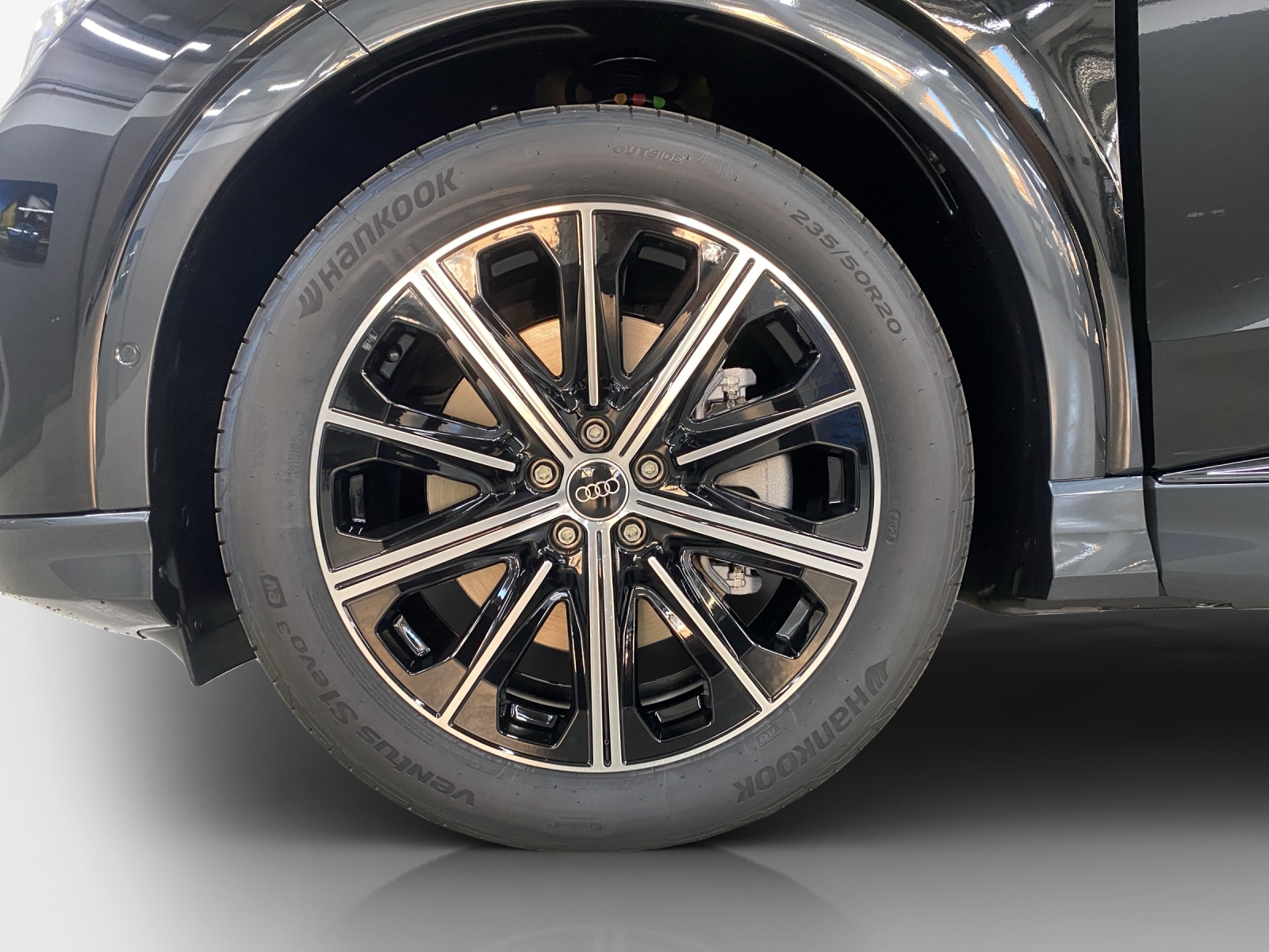 AUDI Q4 e-tron 45 Edition Swiss Ski quattro-image-15