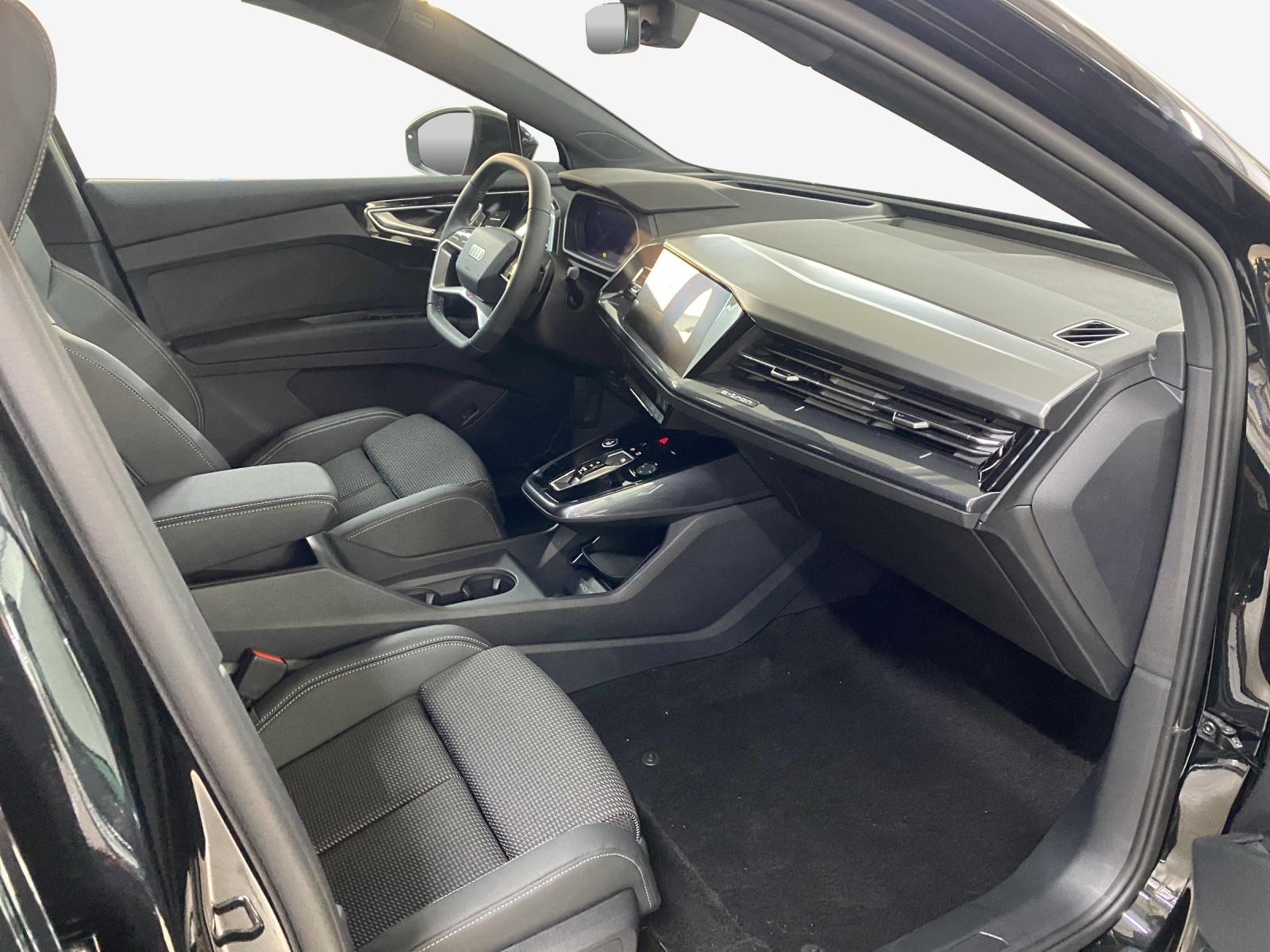 AUDI Q4 e-tron 45 Edition Swiss Ski quattro-image-13