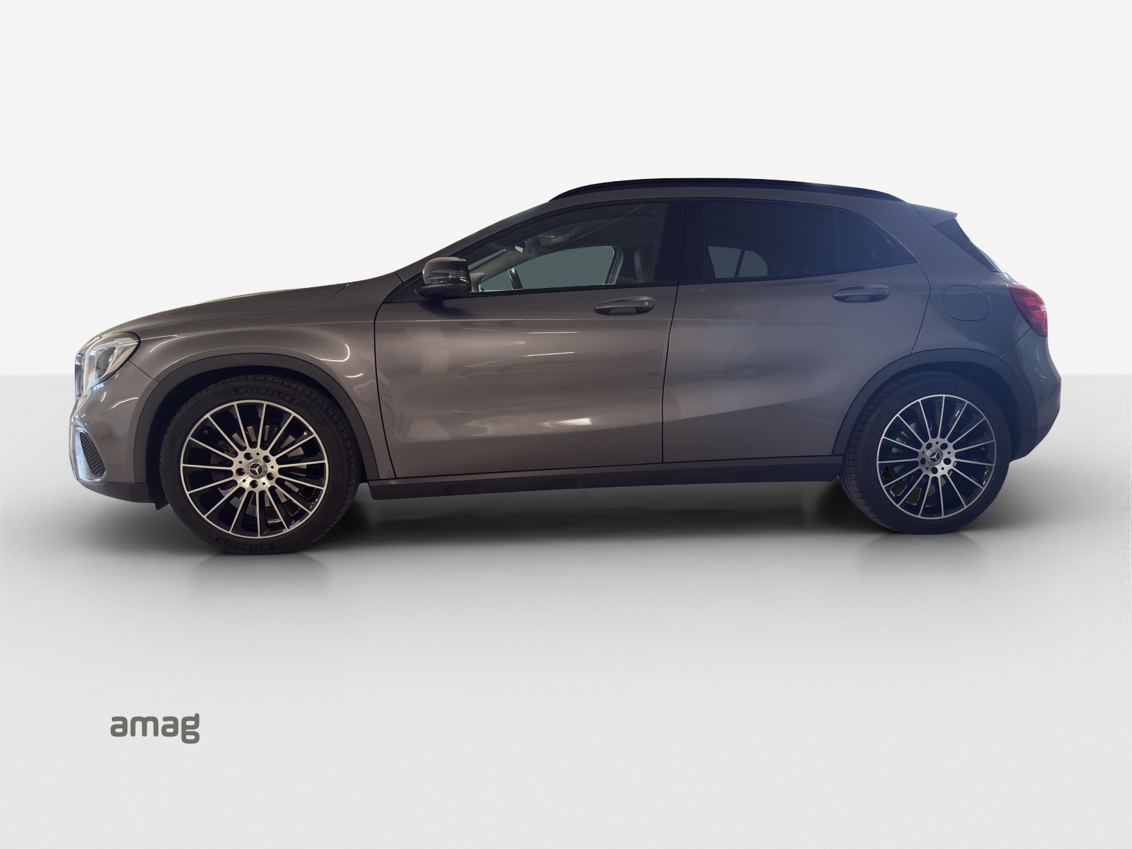 MERCEDES-BENZ GLA 250 Urban 4Matic 7G-DCT-showroom-element-1
