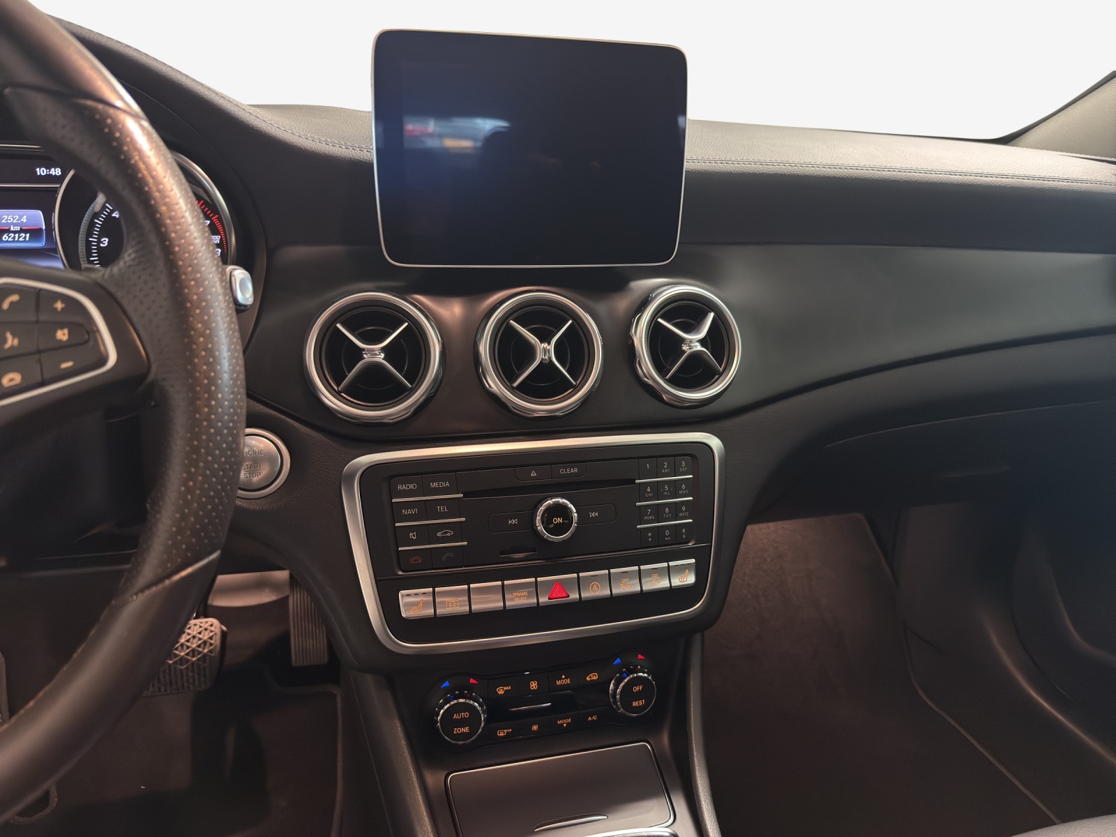 MERCEDES-BENZ GLA 250 Urban 4Matic 7G-DCT-image-10