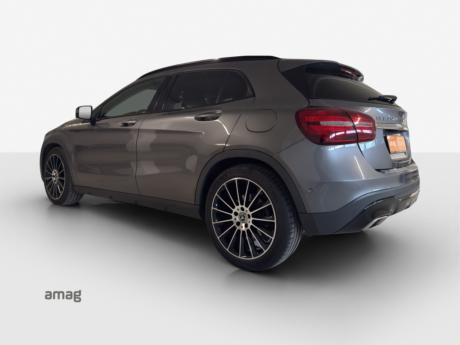 MERCEDES-BENZ GLA 250 Urban 4Matic 7G-DCT-showroom-element-2