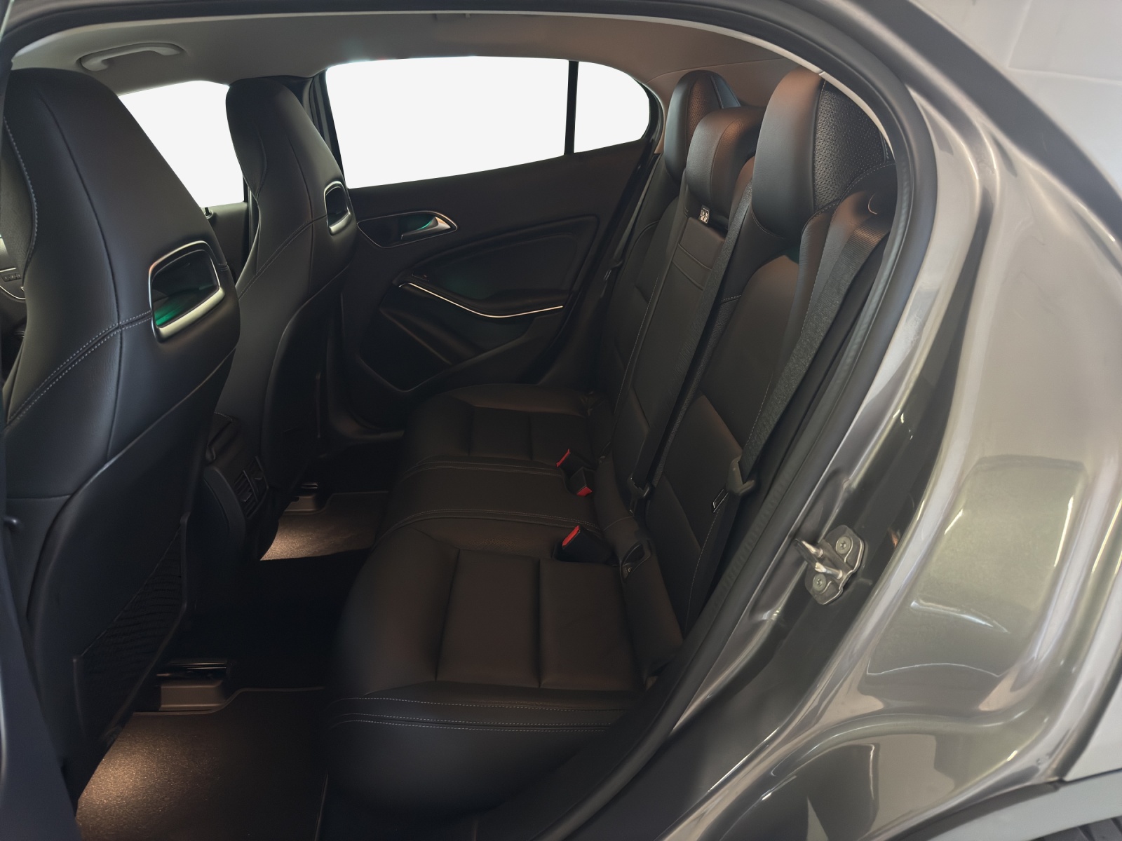MERCEDES-BENZ GLA 250 Urban 4Matic 7G-DCT-image-11