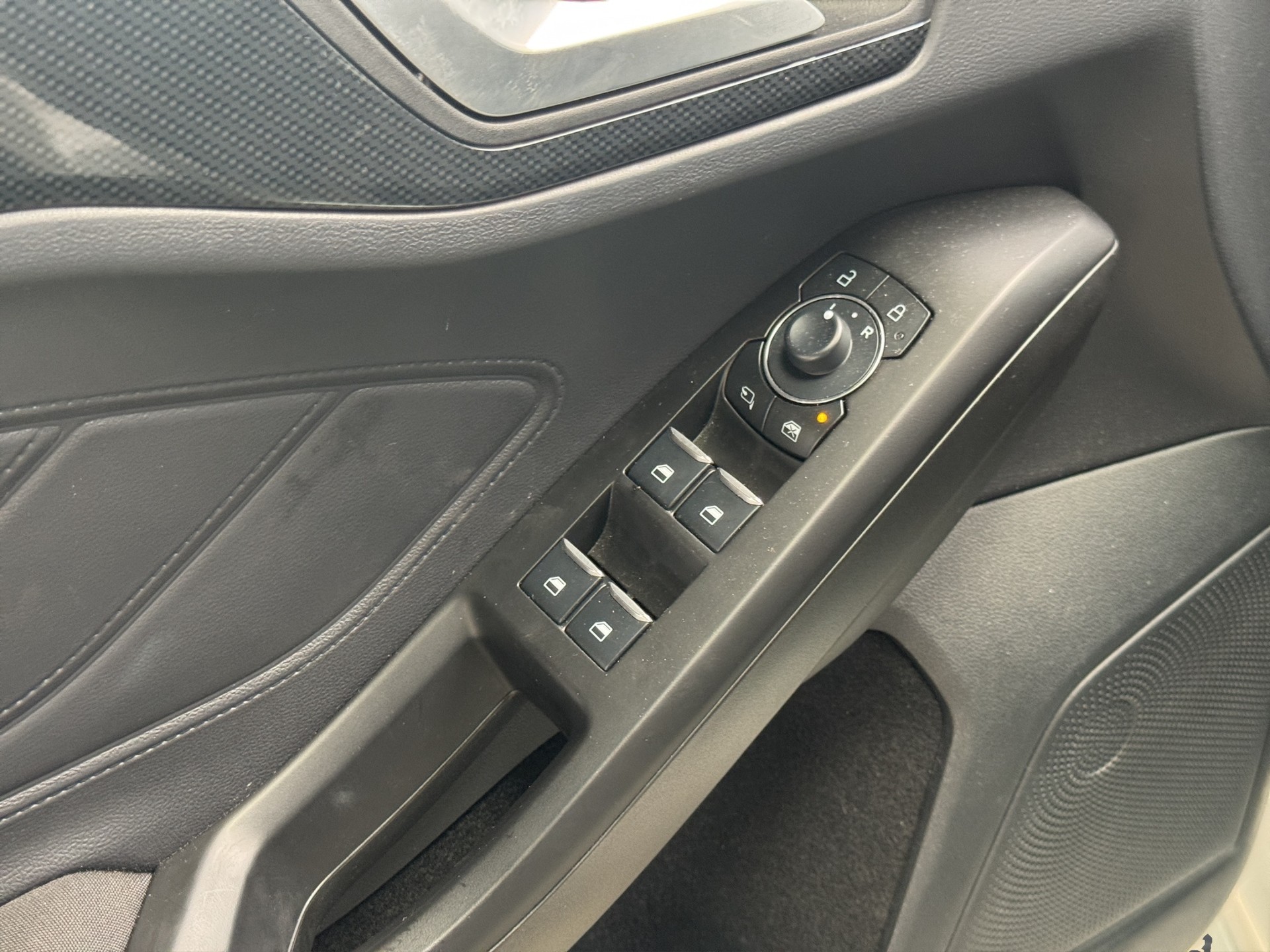 FORD Focus 1.5 TDCi EcoBlue ST-Line Automatic-image-8