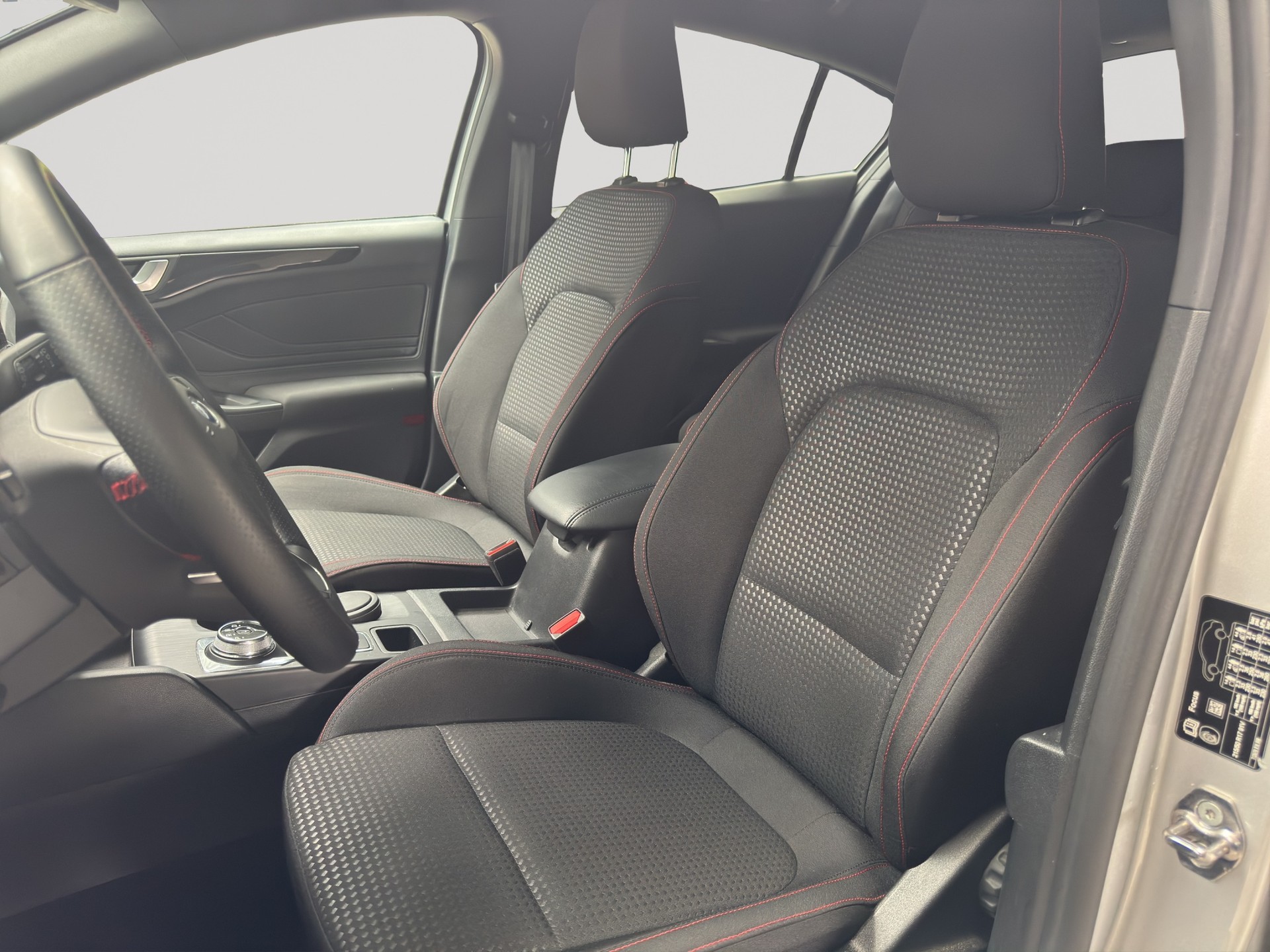 FORD Focus 1.5 TDCi EcoBlue ST-Line Automatic-image-5