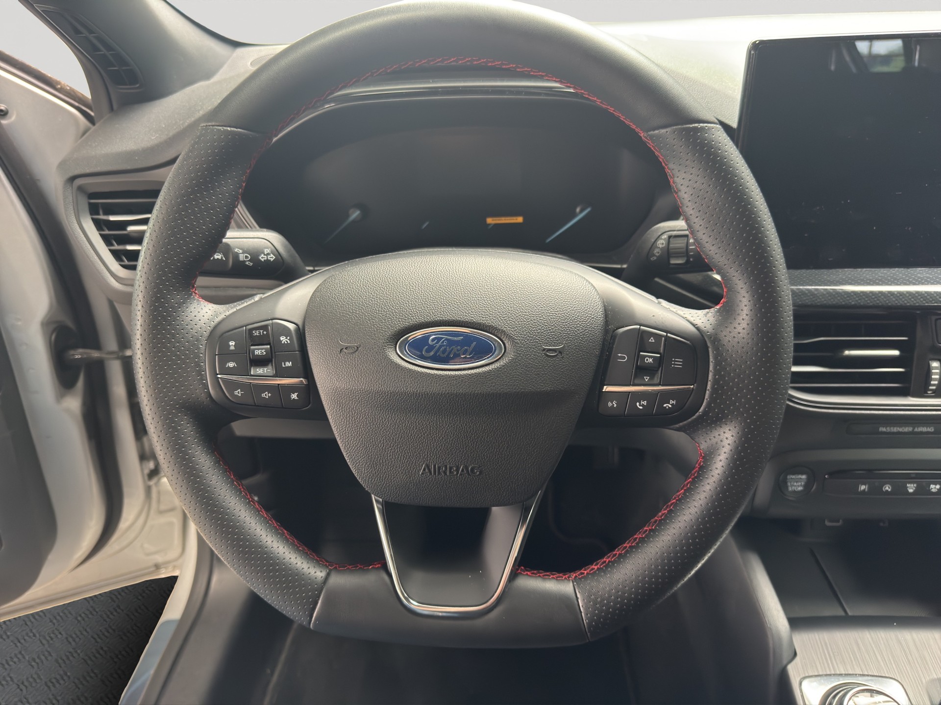 FORD Focus 1.5 TDCi EcoBlue ST-Line Automatic-image-9