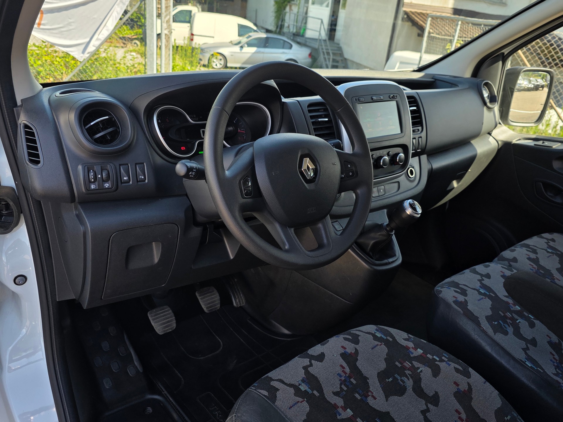 RENAULT Trafic 2.0 ENERGY dCi145 3.0t Business L2H2 * CH-Fahrzeug *-image-11