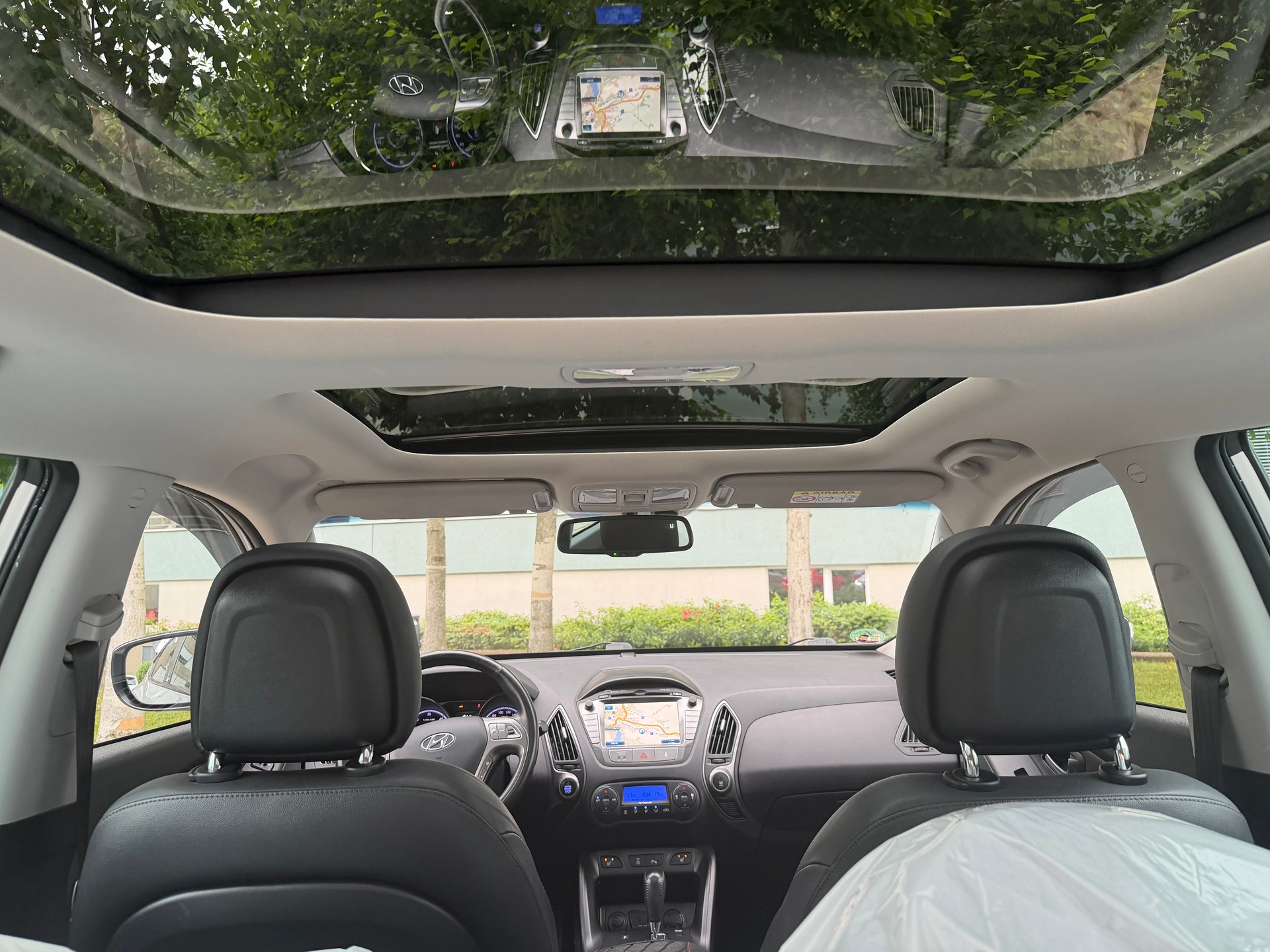 HYUNDAI iX 35 2.0 CRDi Style 4WD Automatic-image-8