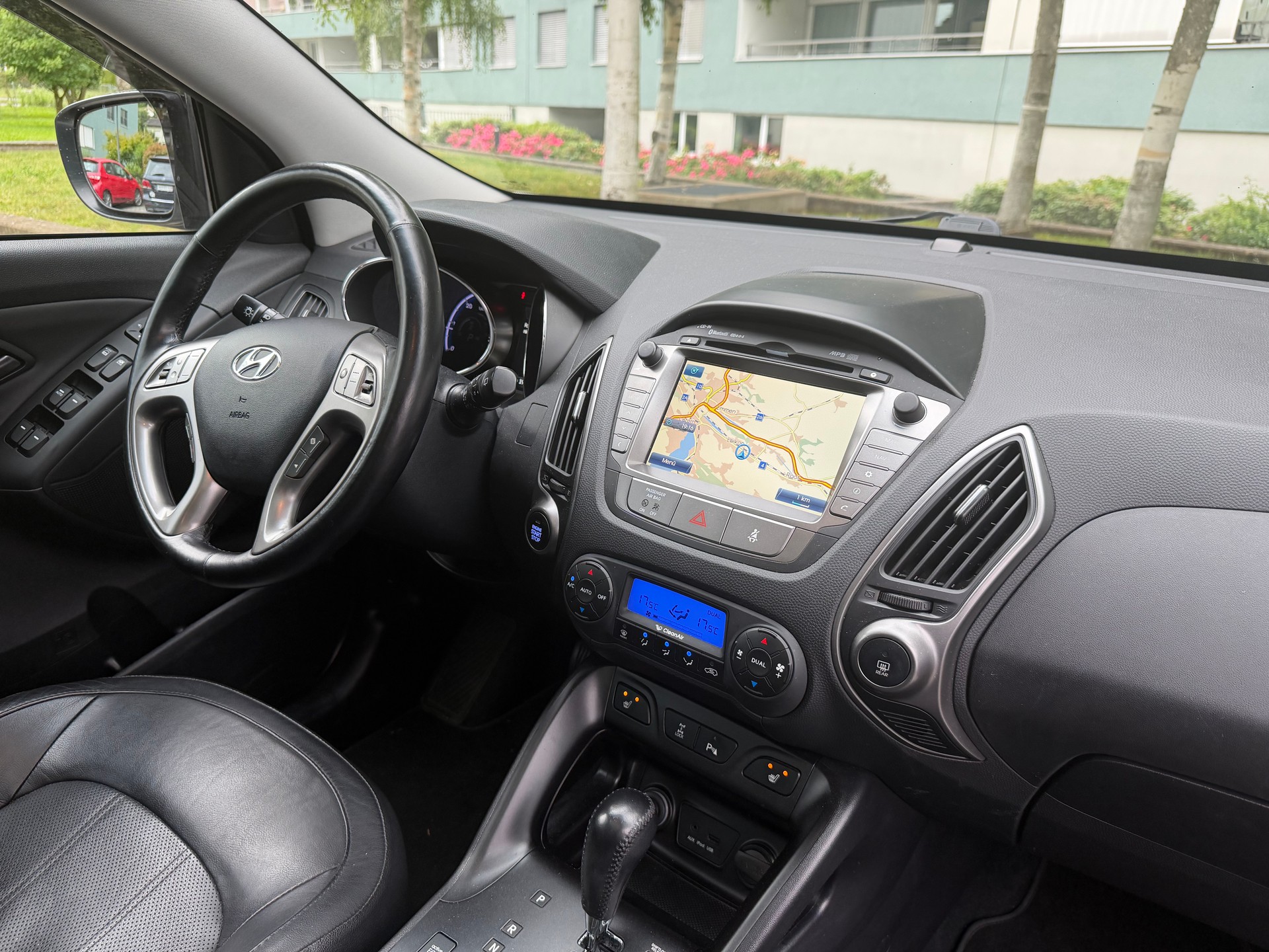 HYUNDAI iX 35 2.0 CRDi Style 4WD Automatic-image-12