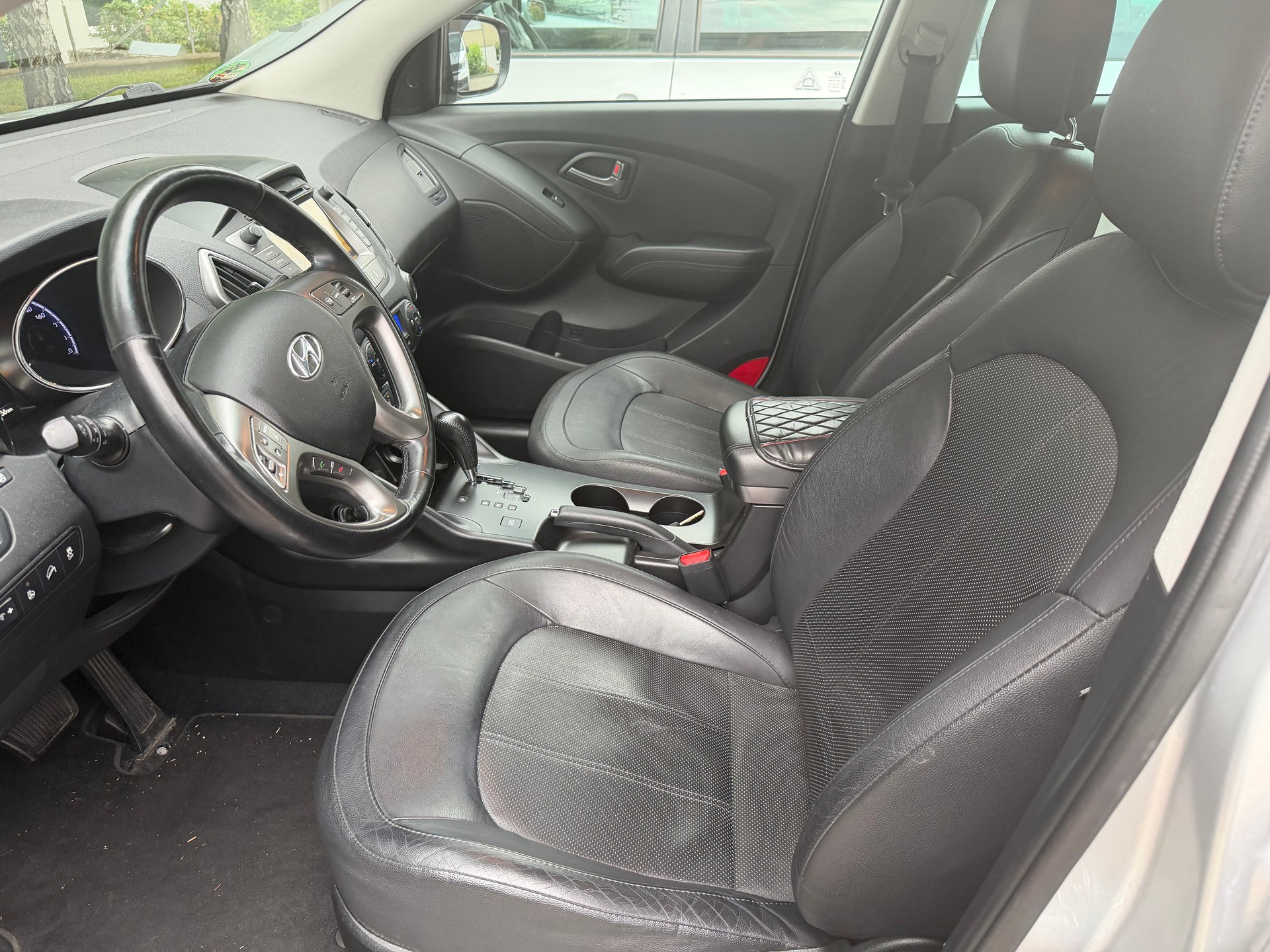 HYUNDAI iX 35 2.0 CRDi Style 4WD Automatic-image-7