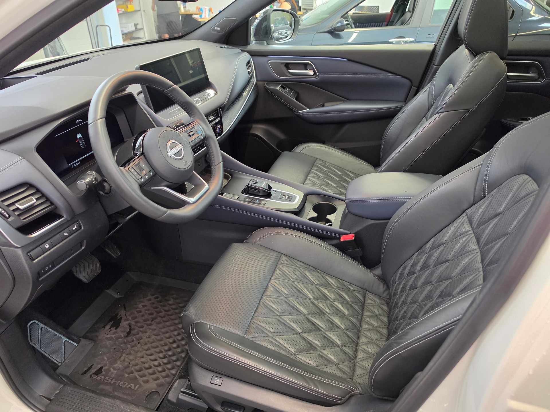 NISSAN Qashqai 1.5 VC-T e-Power Tekna+-showroom-element-3