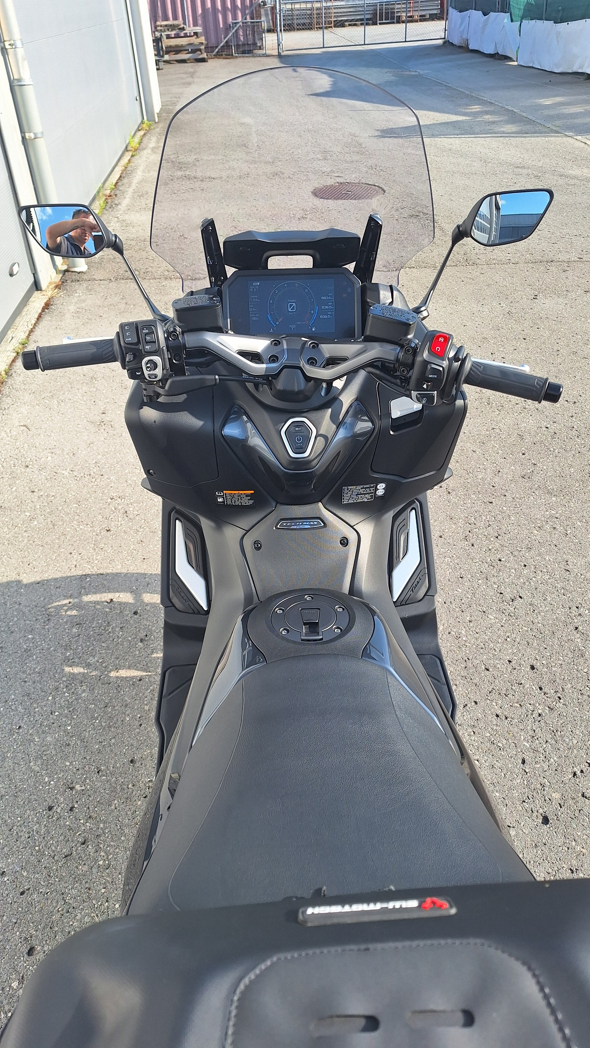 YAMAHA T-MAX Tech-Max XP 560-image-3