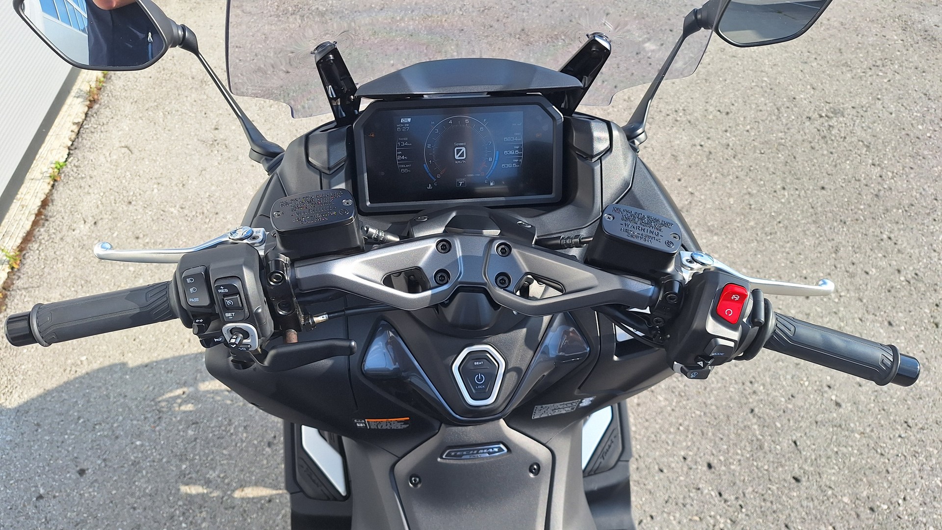 YAMAHA T-MAX Tech-Max XP 560-image-4