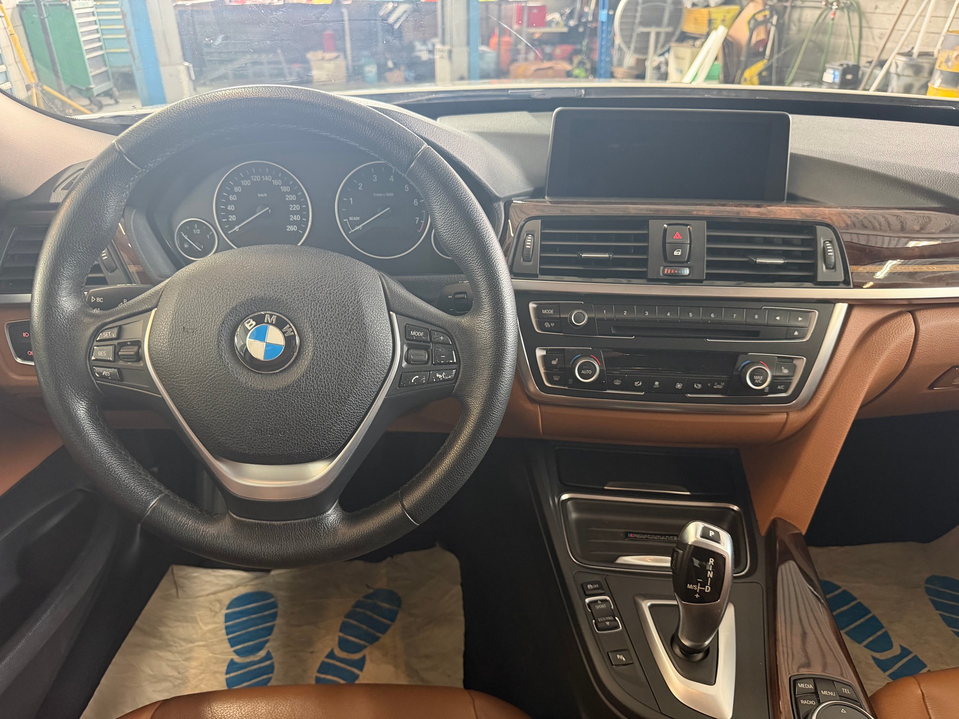 BMW 328i GT xDrive Luxury Line Steptronic-image-13