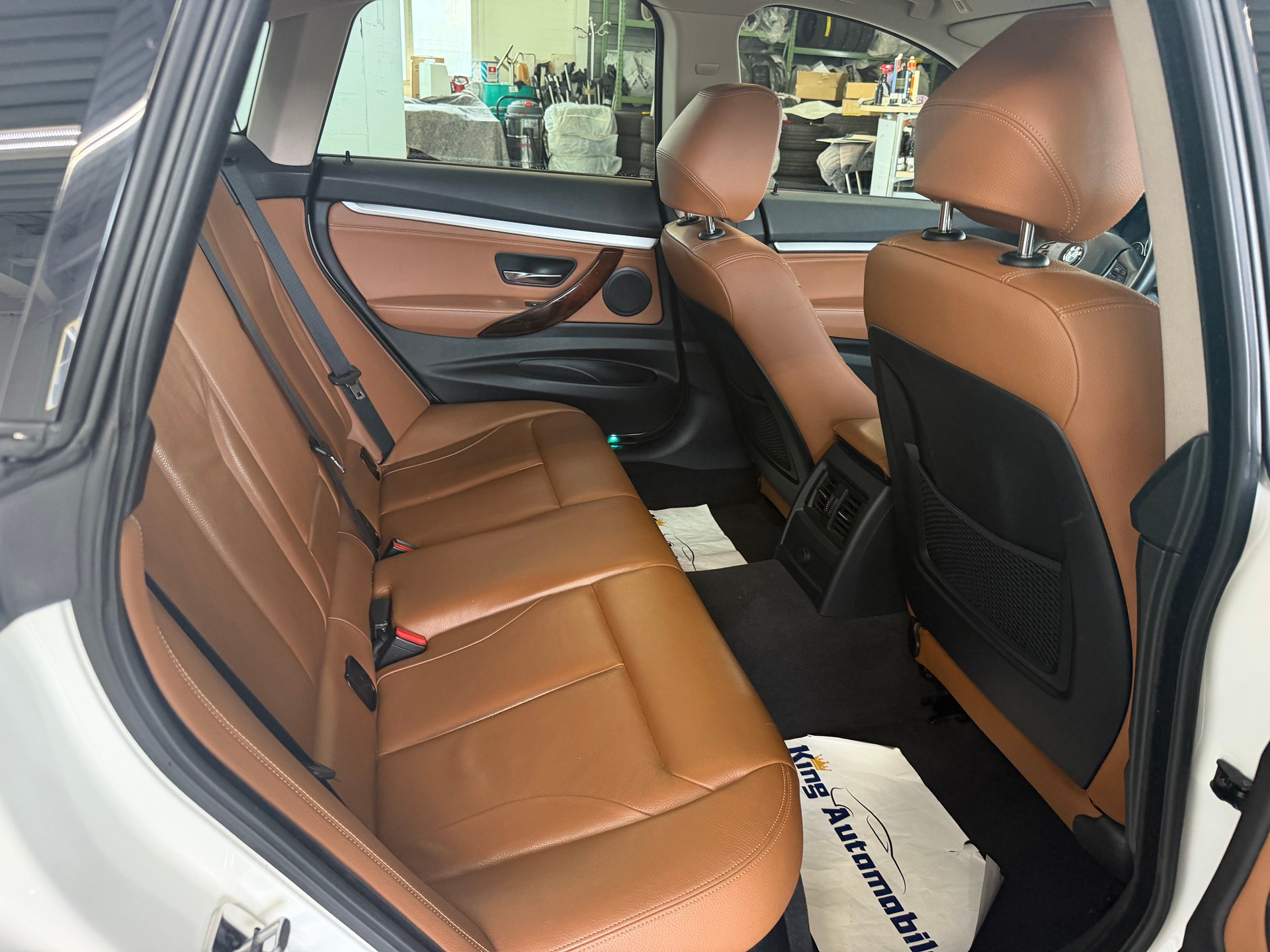 BMW 328i GT xDrive Luxury Line Steptronic-image-12