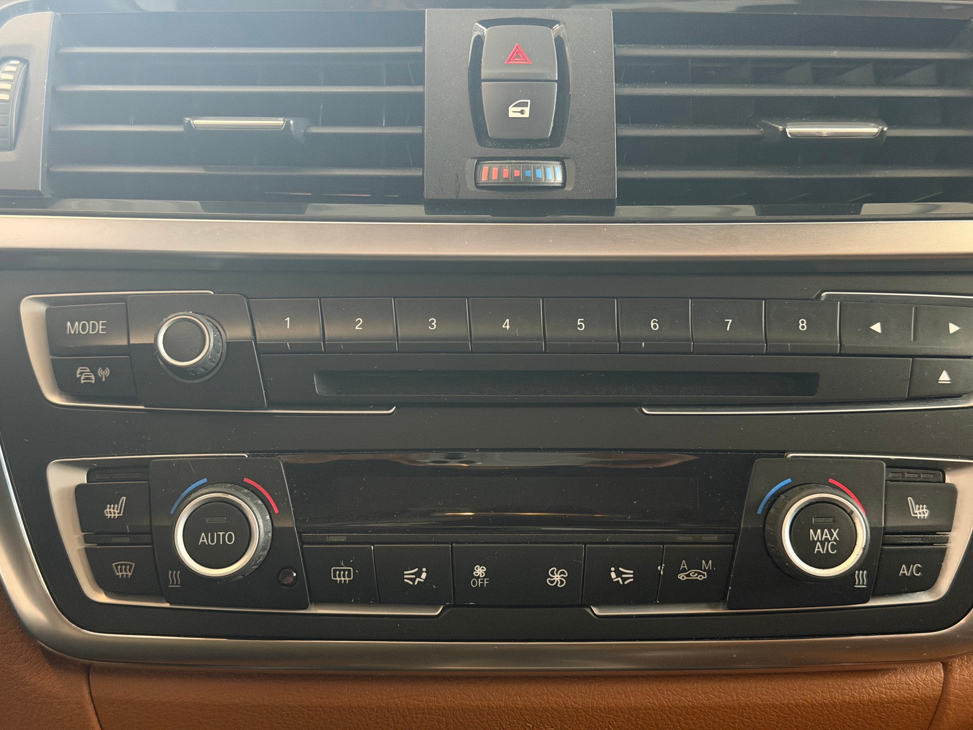 BMW 328i GT xDrive Luxury Line Steptronic-image-16