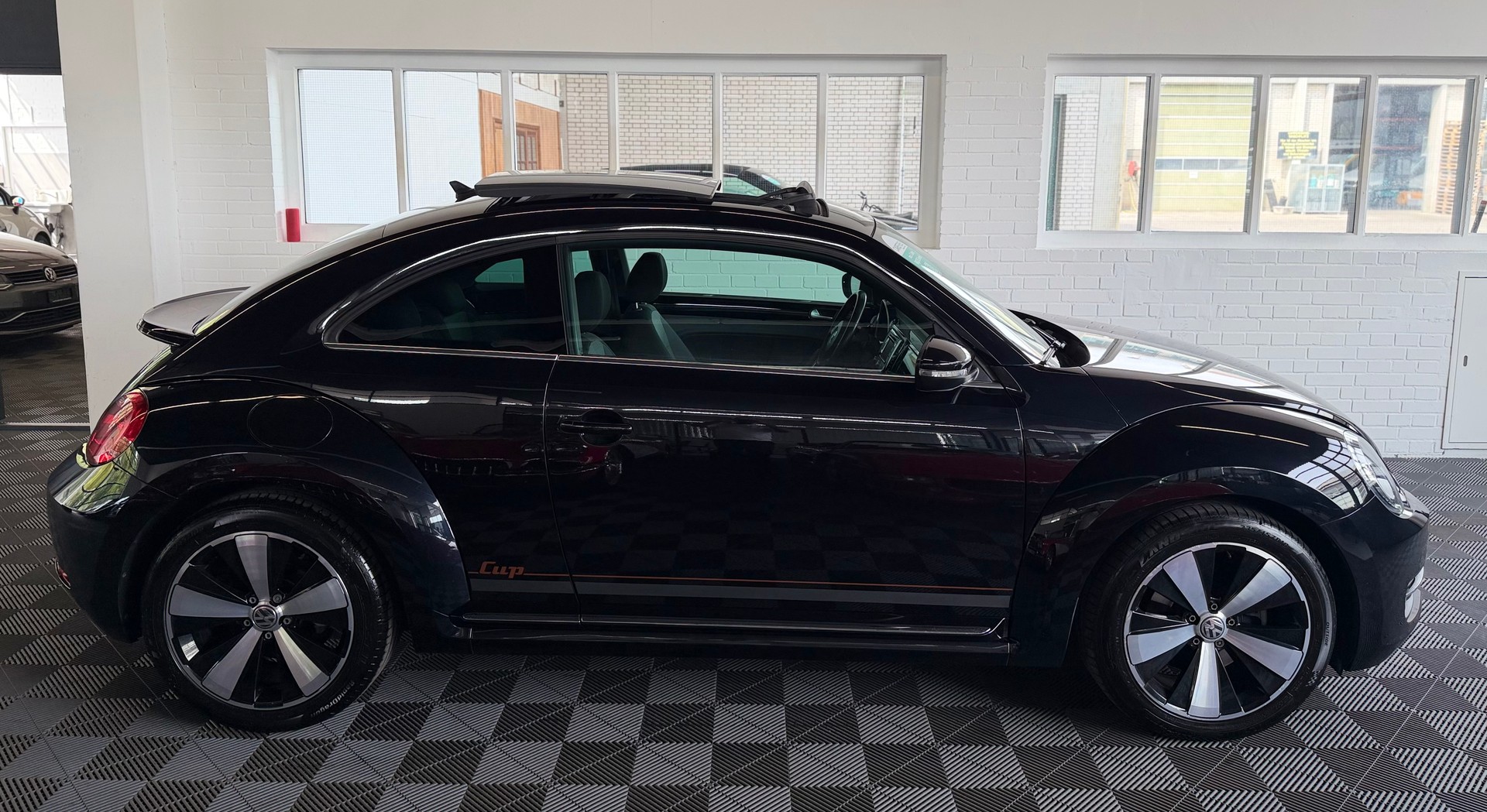 VW Beetle 1.4 TSI Design CUP 160PS * PANORAMA DACH*-showroom-element-1