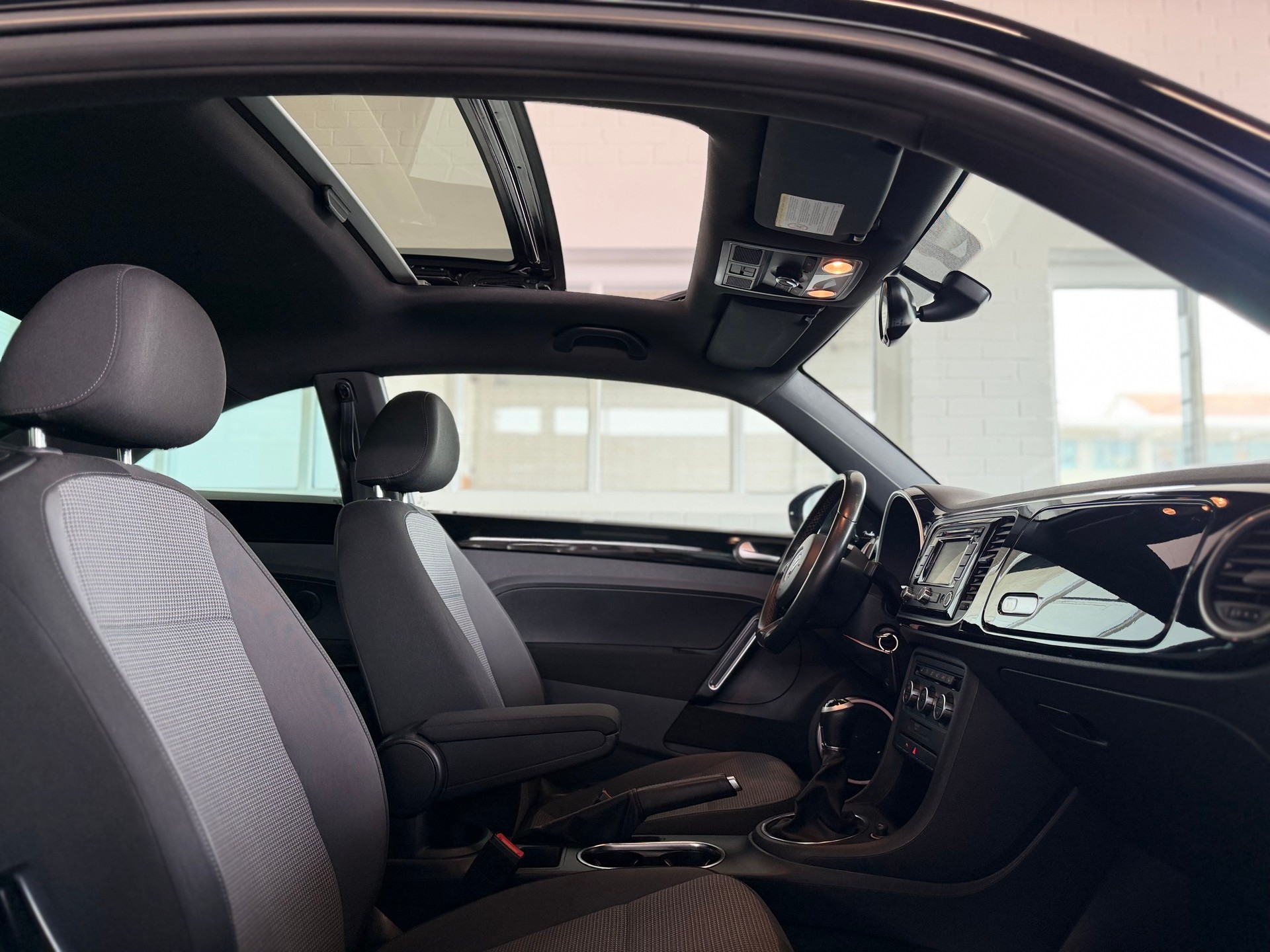 VW Beetle 1.4 TSI Design CUP 160PS * PANORAMA DACH*-image-8
