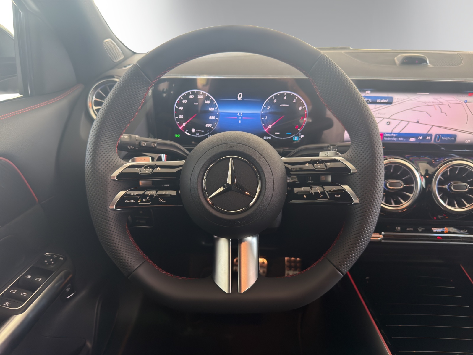 MERCEDES-BENZ GLA 250 4Matic 8G-DCT Swiss Star-image-10