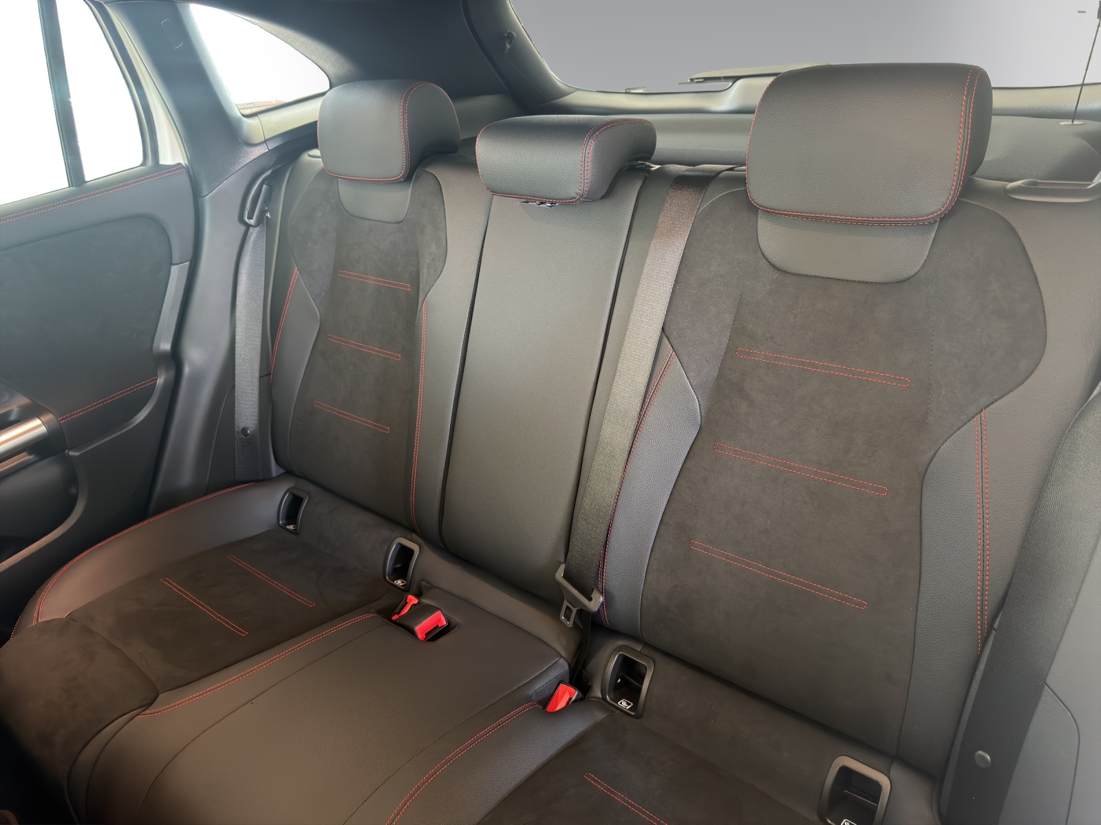 MERCEDES-BENZ GLA 250 4Matic 8G-DCT Swiss Star-image-14