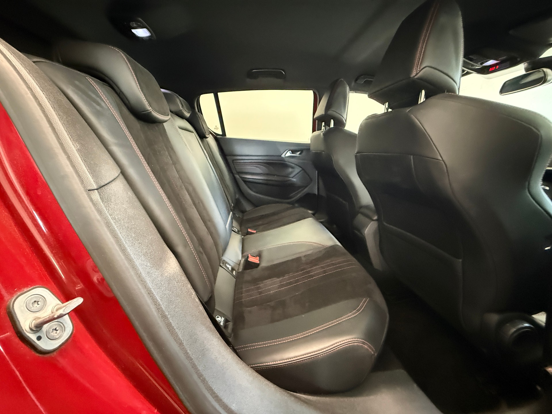 PEUGEOT 308 1.6 GTi Ab 180.-pro Monat-image-17