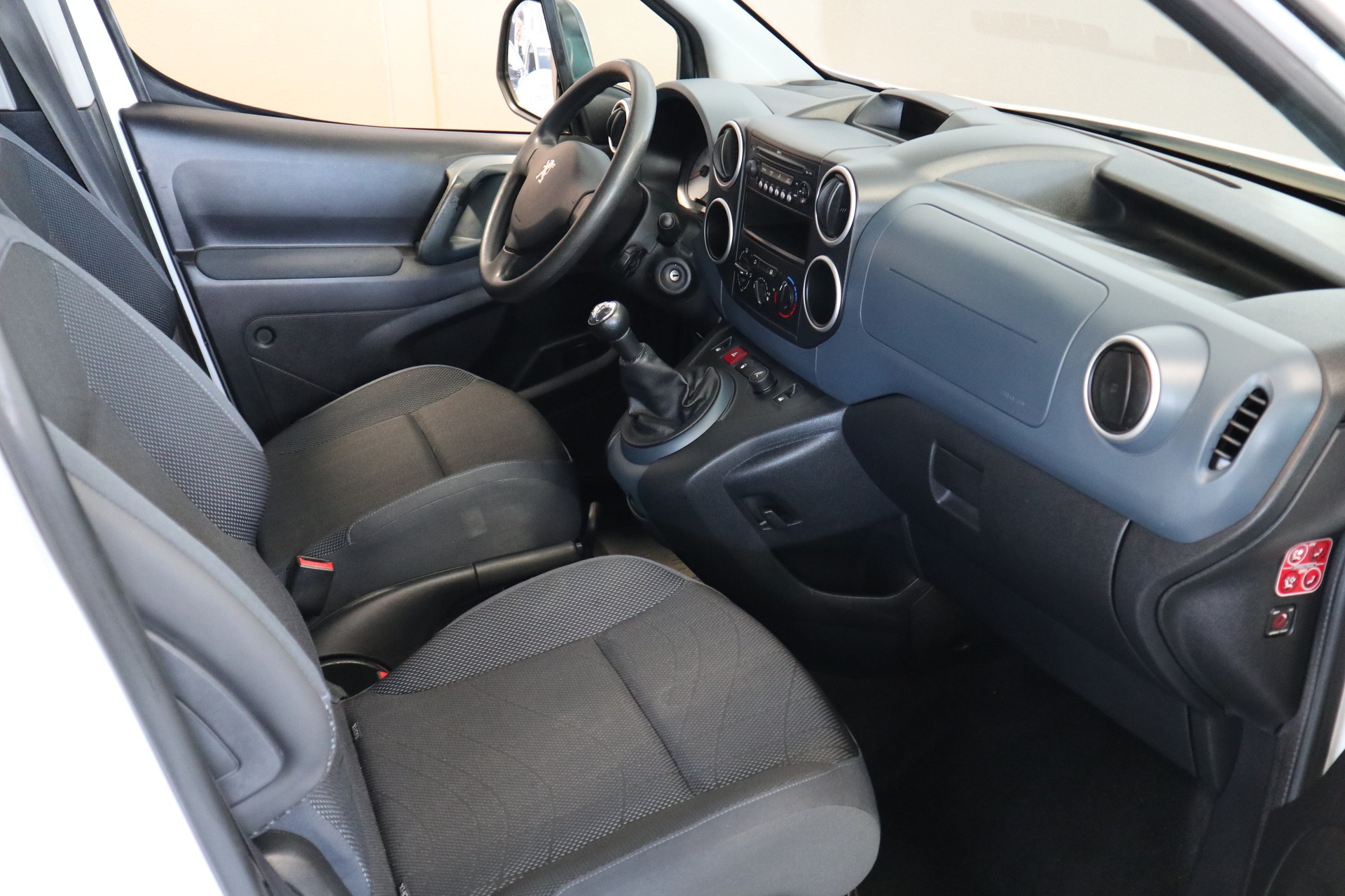 PEUGEOT Partner 1.6 Trendy-image-7